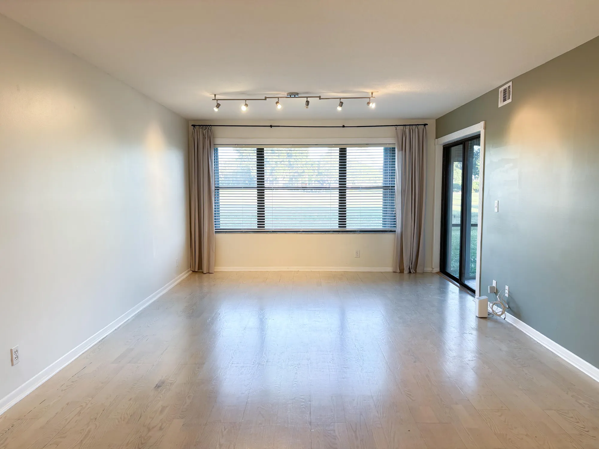 Property Slideshow image 22 of 51 | 4704 lucerne lakes blvd 102, Lake Worth, FL, 33467