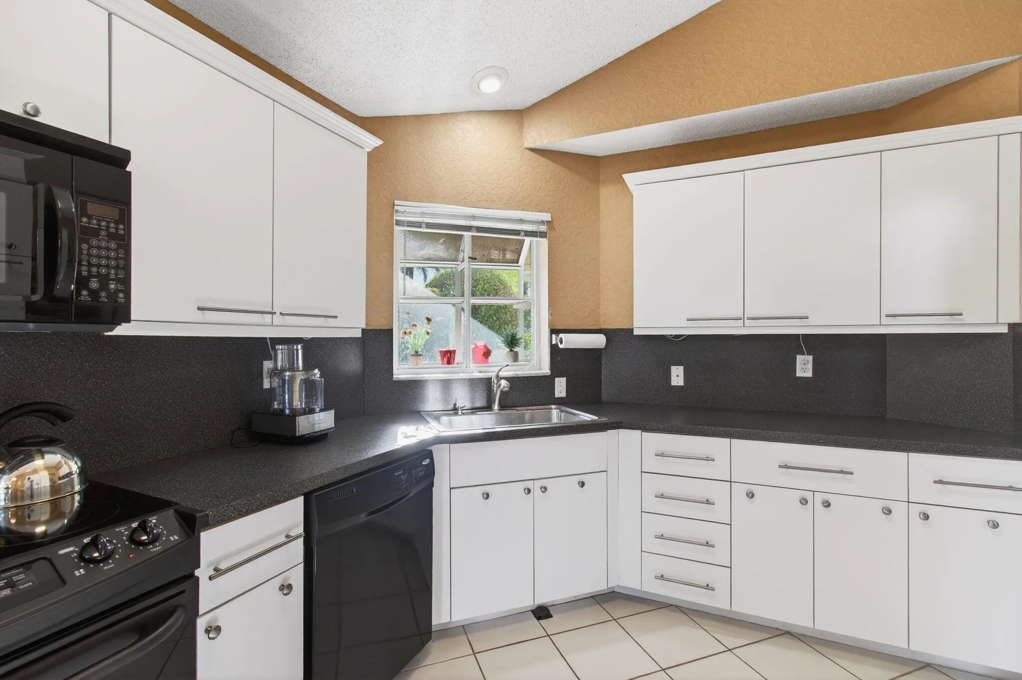 Property Slideshow image 32 of 70 | 6143 greenspointe dr, Boynton Beach, FL, 33437