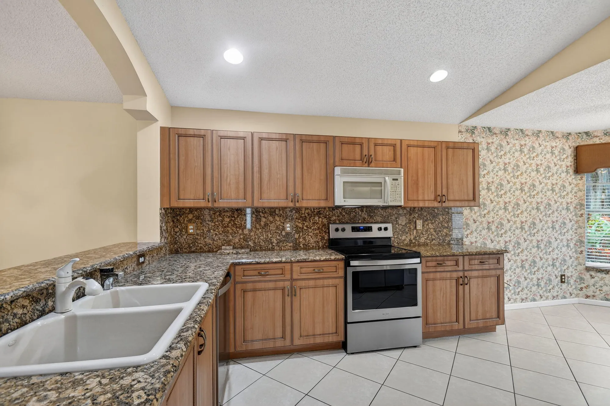 Property Slideshow image 9 of 53 | 6568 malta dr, Boynton Beach, FL, 33437