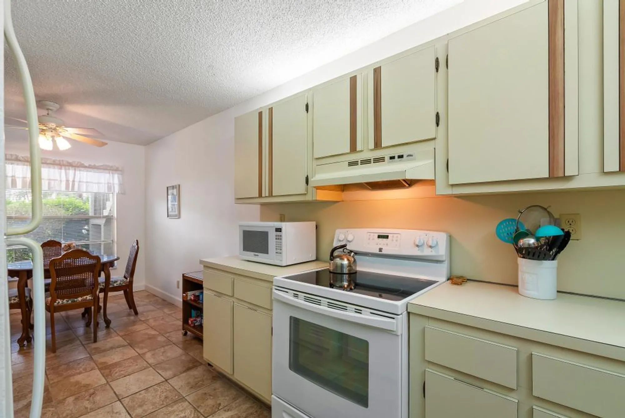 Property Slideshow image 10 of 35 | 5770 princess palm ct b, Delray Beach, FL, 33484