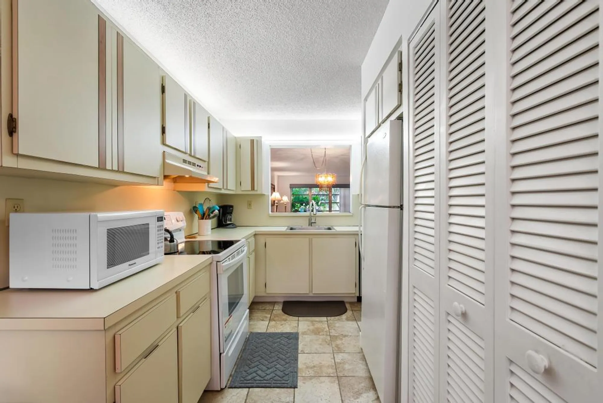 Property Slideshow image 12 of 35 | 5770 princess palm ct b, Delray Beach, FL, 33484