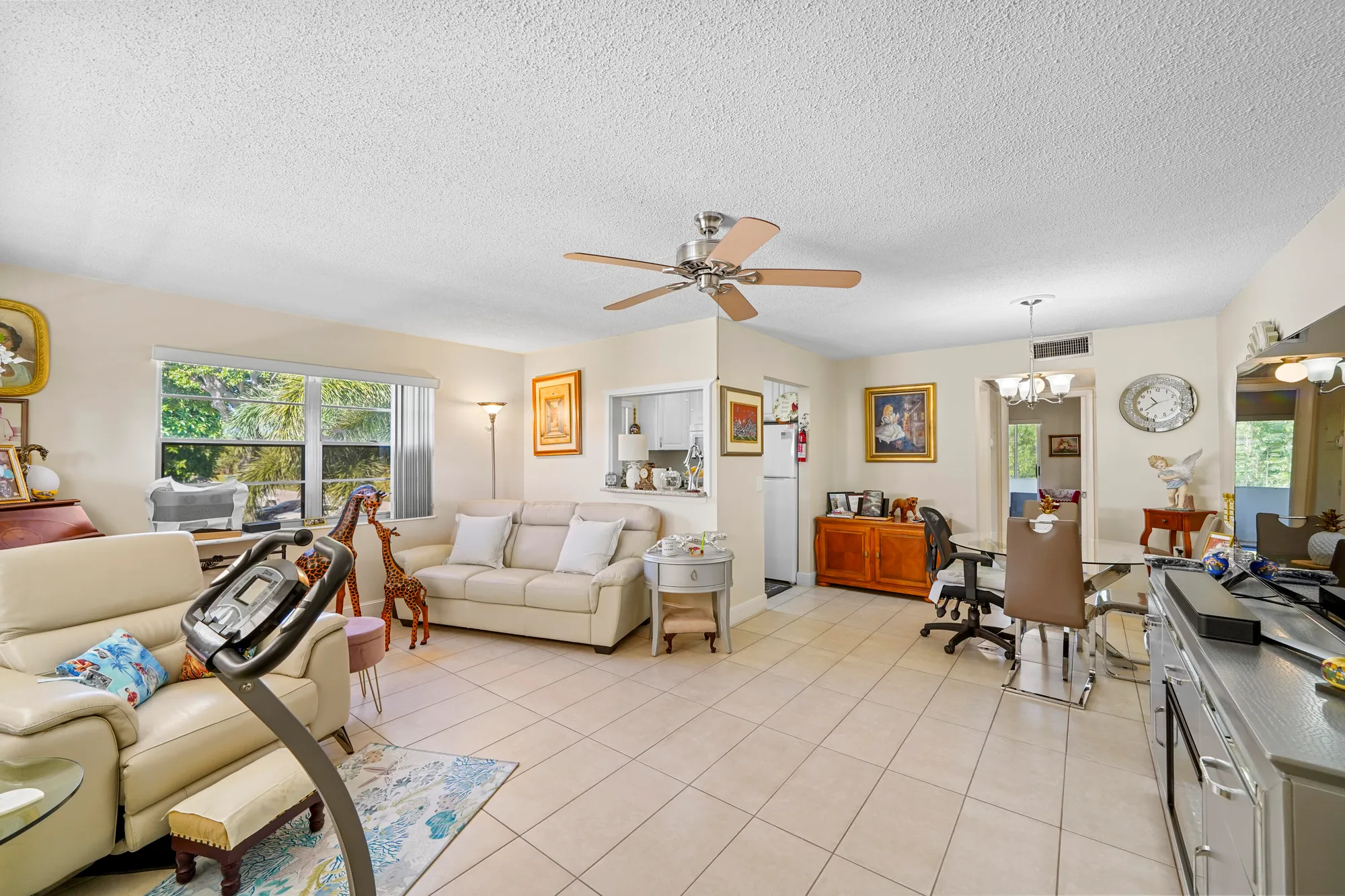 Property Slideshow image 4 of 25 | 213 cambridge i, West Palm Beach, FL, 33417