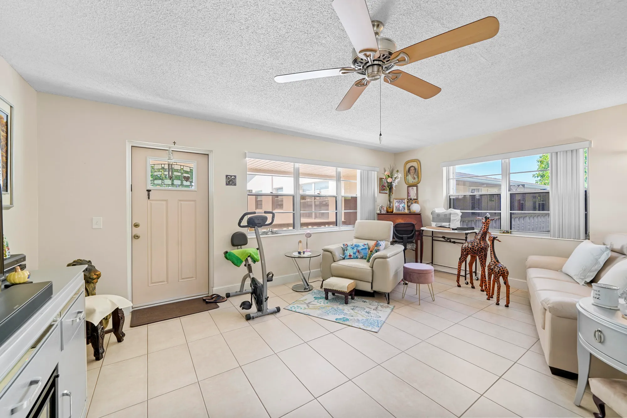 Property Slideshow image 5 of 25 | 213 cambridge i, West Palm Beach, FL, 33417