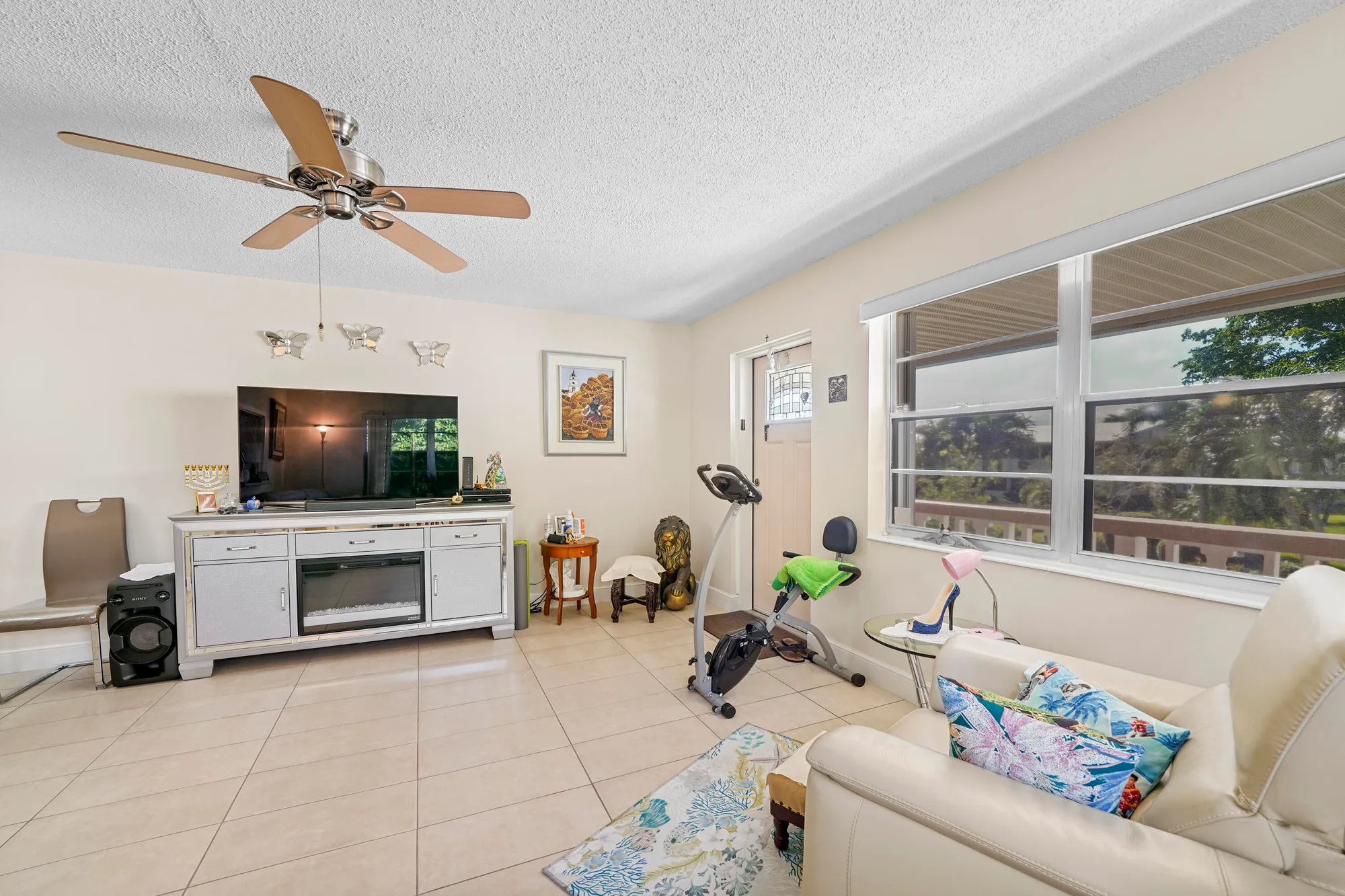 Property Slideshow image 6 of 25 | 213 cambridge i, West Palm Beach, FL, 33417