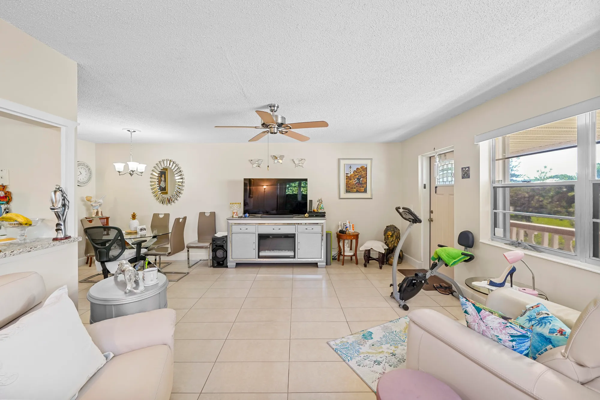 Property Slideshow image 7 of 25 | 213 cambridge i, West Palm Beach, FL, 33417