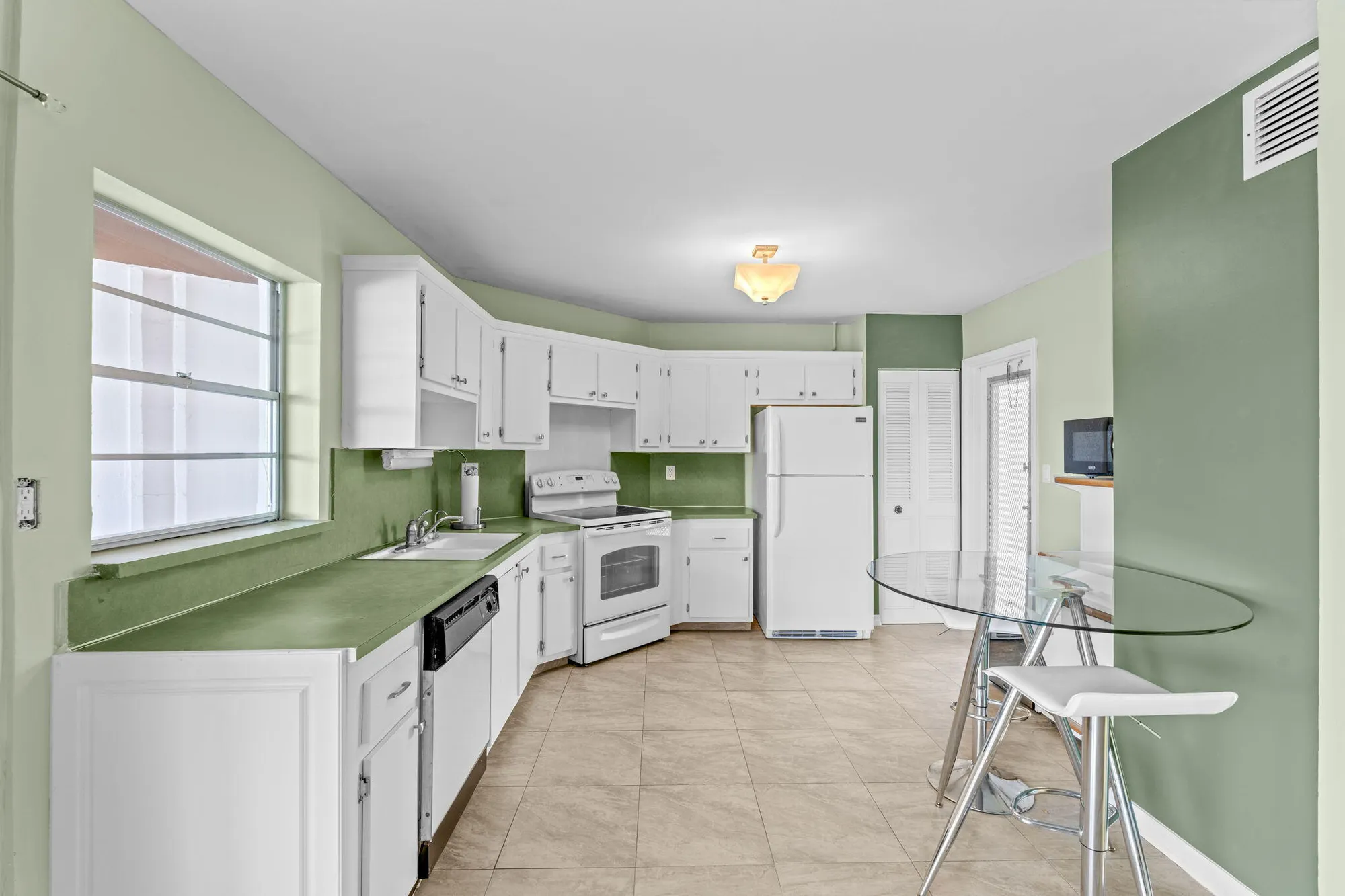 Property Slideshow image 7 of 33 | 3 greenway vlg 209, Royal Palm Beach, FL, 33411