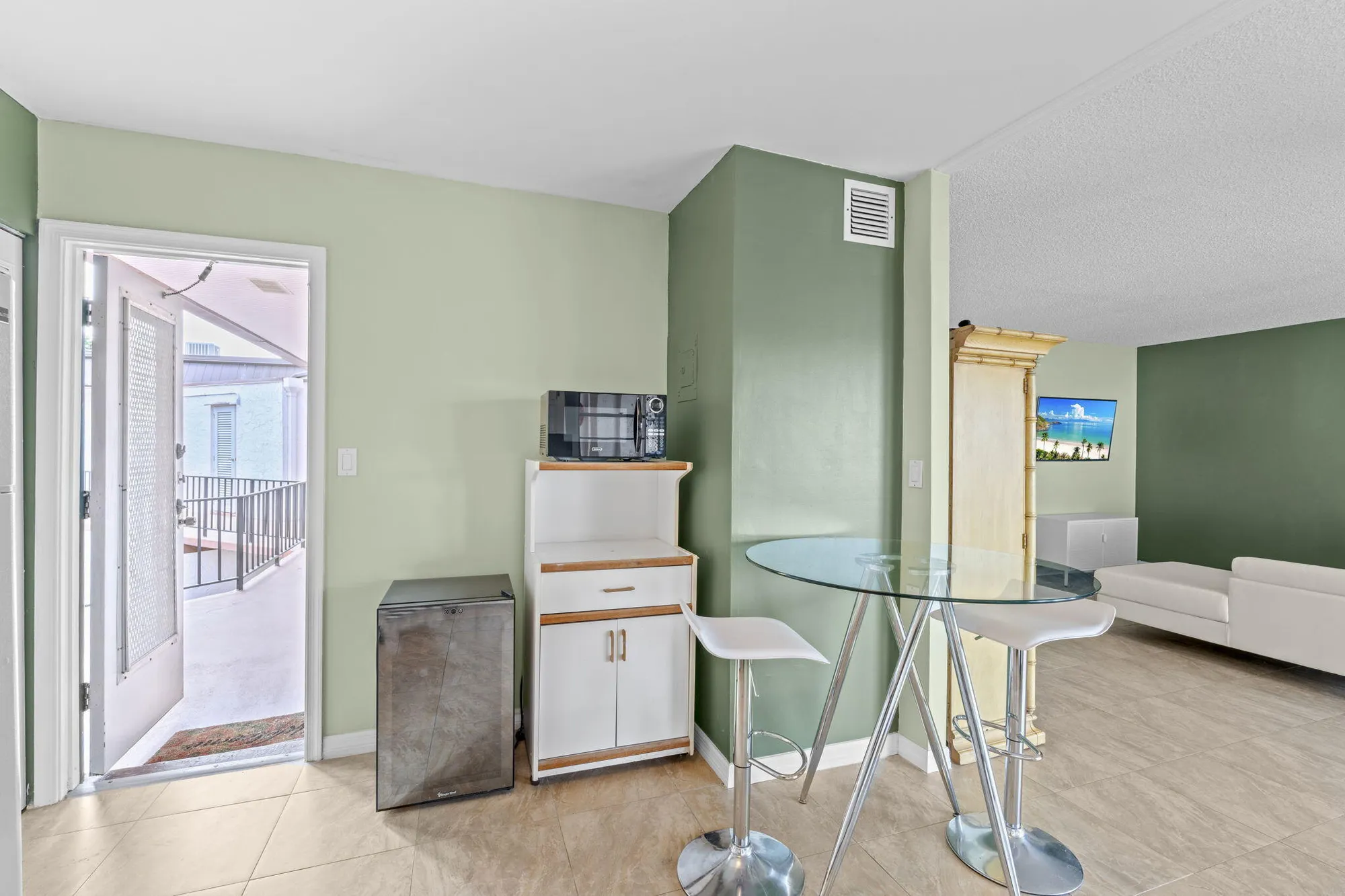 Property Slideshow image 10 of 33 | 3 greenway vlg 209, Royal Palm Beach, FL, 33411