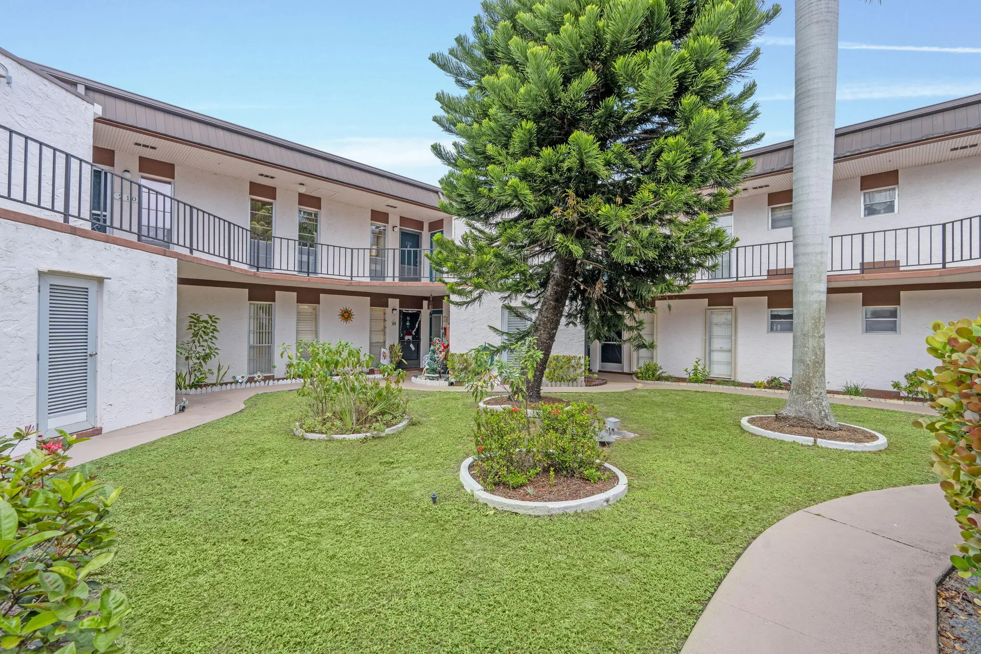 Property Slideshow image 26 of 33 | 3 greenway vlg 209, Royal Palm Beach, FL, 33411