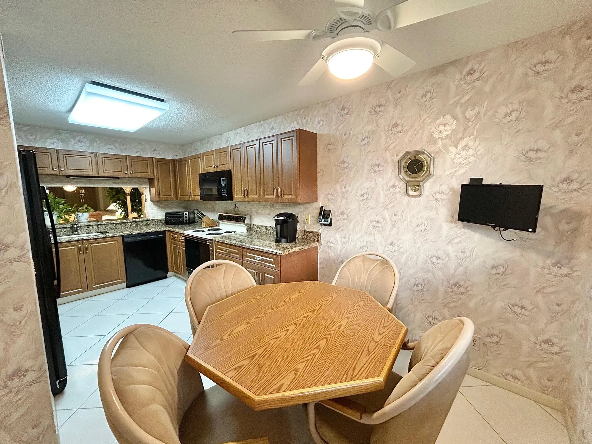 Property Slideshow image 6 of 45 | 4725 lucerne lakes blvd 314, Lake Worth, FL, 33467