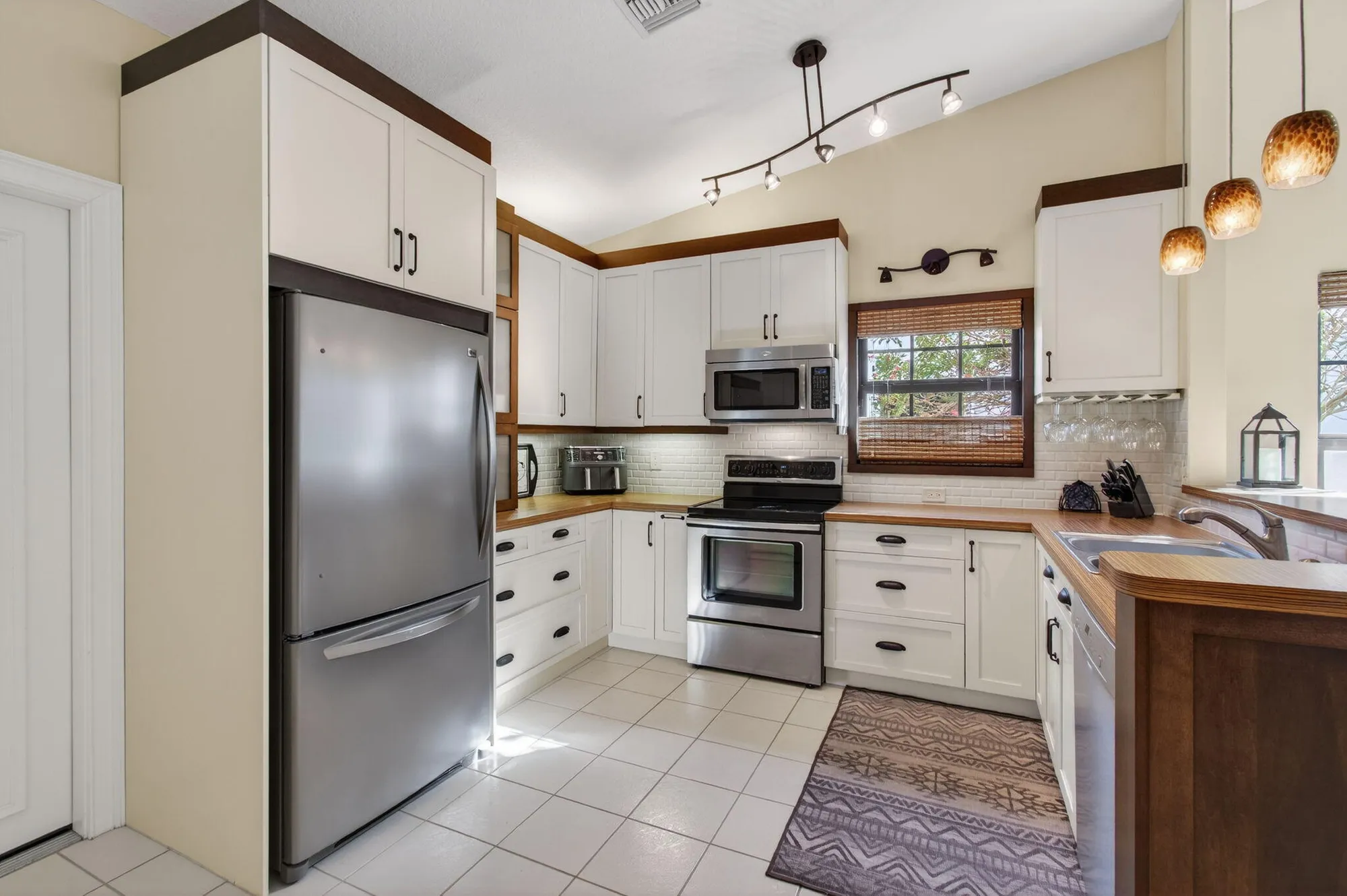 Property Slideshow image 14 of 43 | 4690 catamaran cir, Boynton Beach, FL, 33436