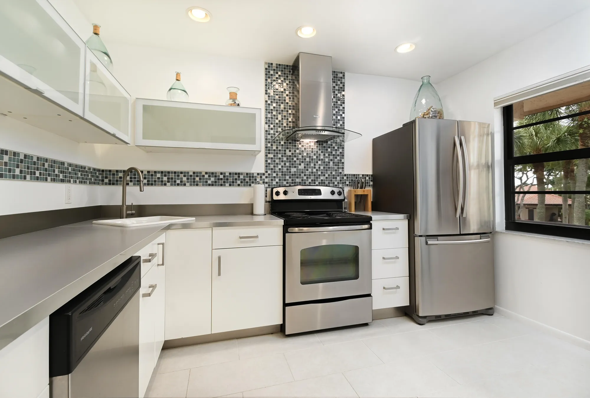 Property Slideshow image 8 of 37 | 9259 vista del lago apt 18j, Boca Raton, FL, 33428