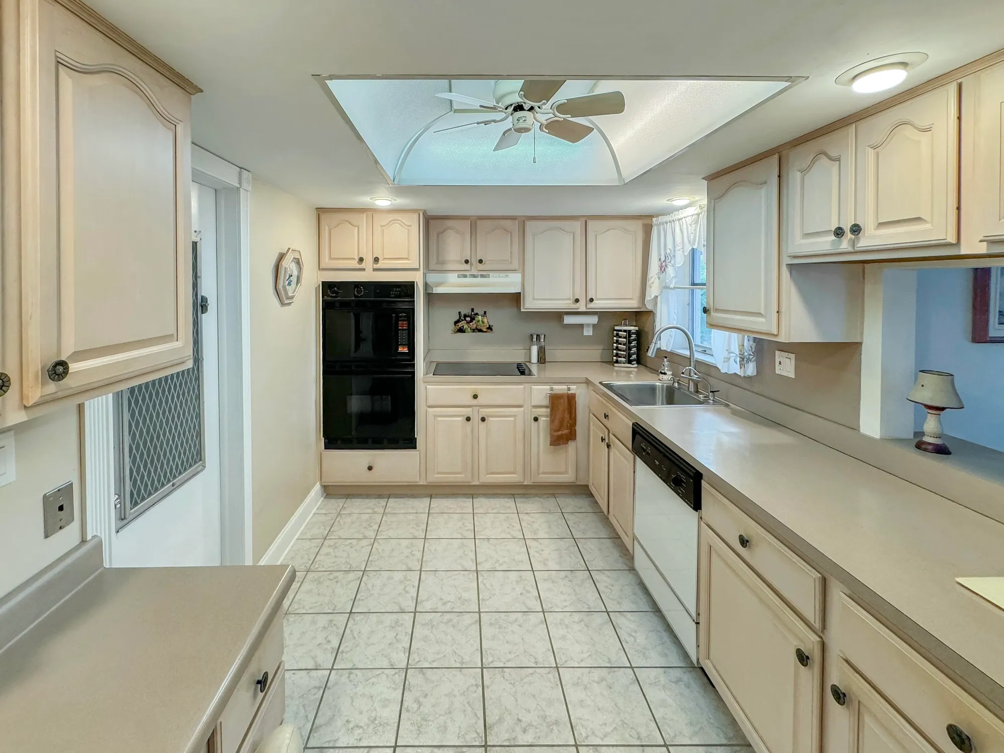 Property Slideshow image 9 of 29 | 121 nw 31st ct, Pompano Beach, FL, 33064