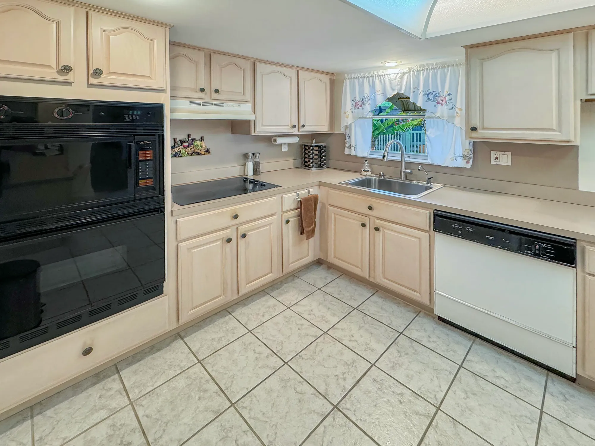 Property Slideshow image 11 of 29 | 121 nw 31st ct, Pompano Beach, FL, 33064