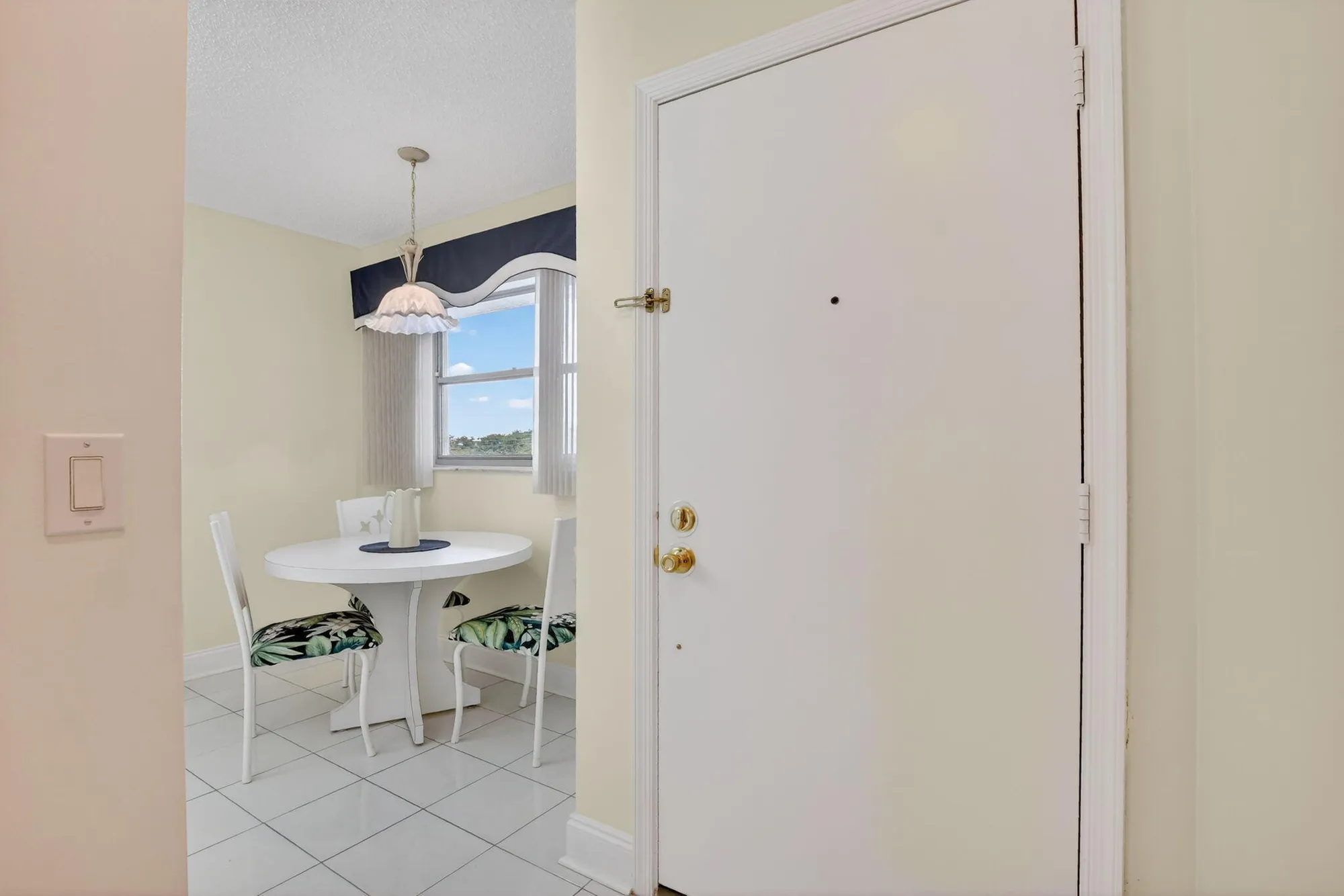 Property Slideshow image 7 of 43 | 23249 barwood ln 405, Boca Raton, FL, 33428