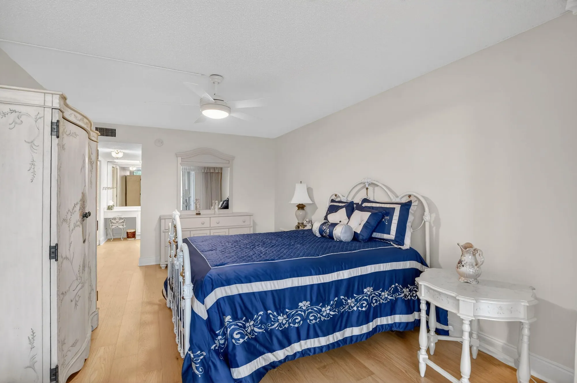 Property Slideshow image 17 of 43 | 23249 barwood ln 405, Boca Raton, FL, 33428