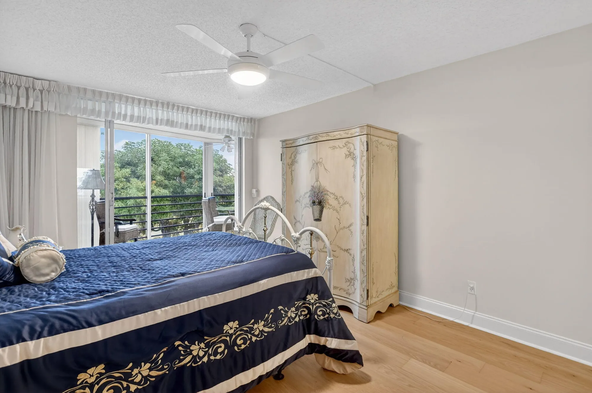 Property Slideshow image 18 of 43 | 23249 barwood ln 405, Boca Raton, FL, 33428