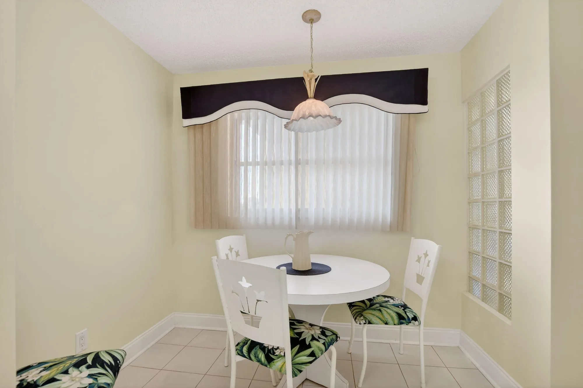 Property Slideshow image 4 of 43 | 23249 barwood ln 405, Boca Raton, FL, 33428