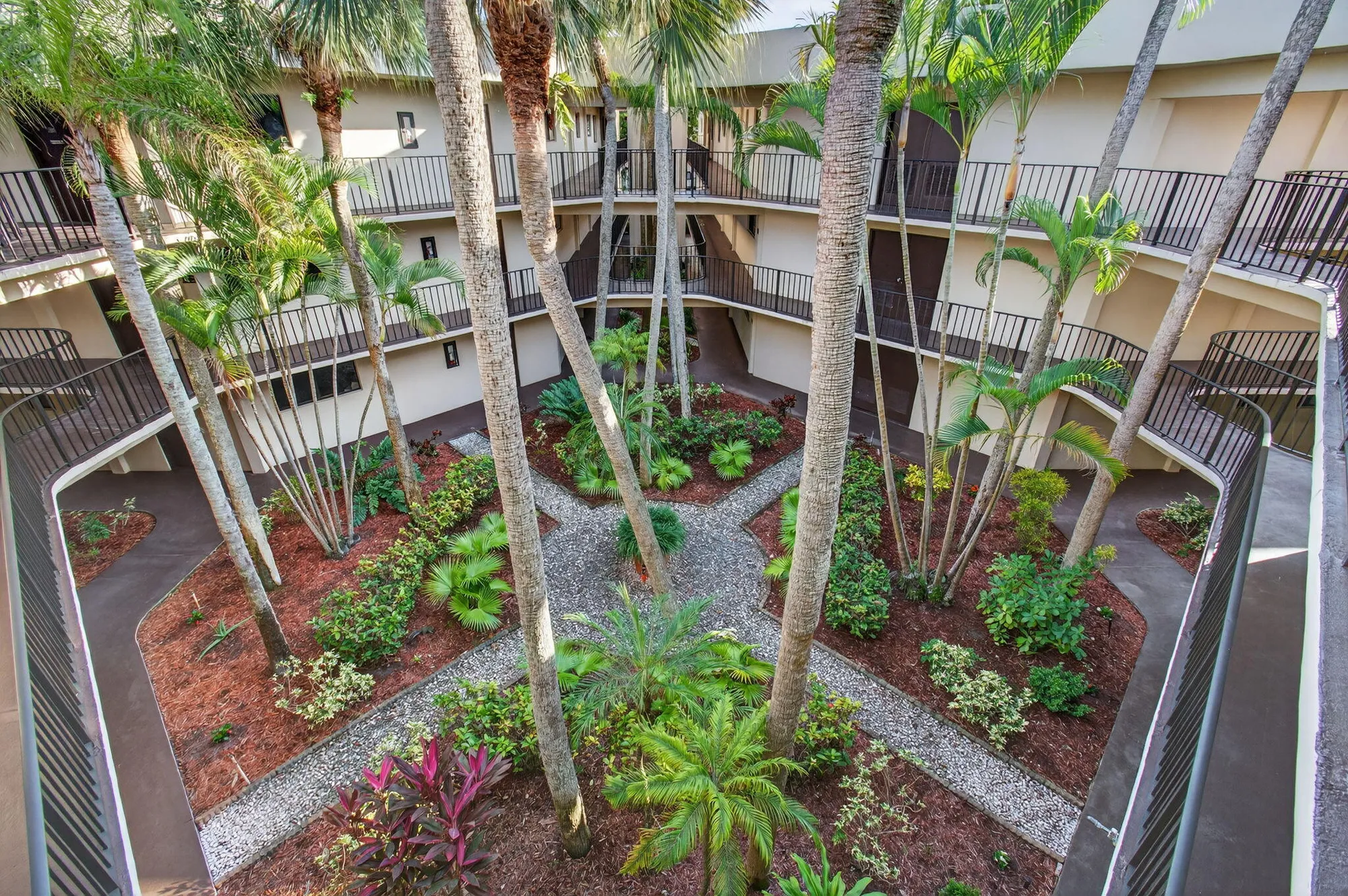Property Slideshow image 4 of 65 | 5220 las verdes cir apt 322, Delray Beach, FL, 33484