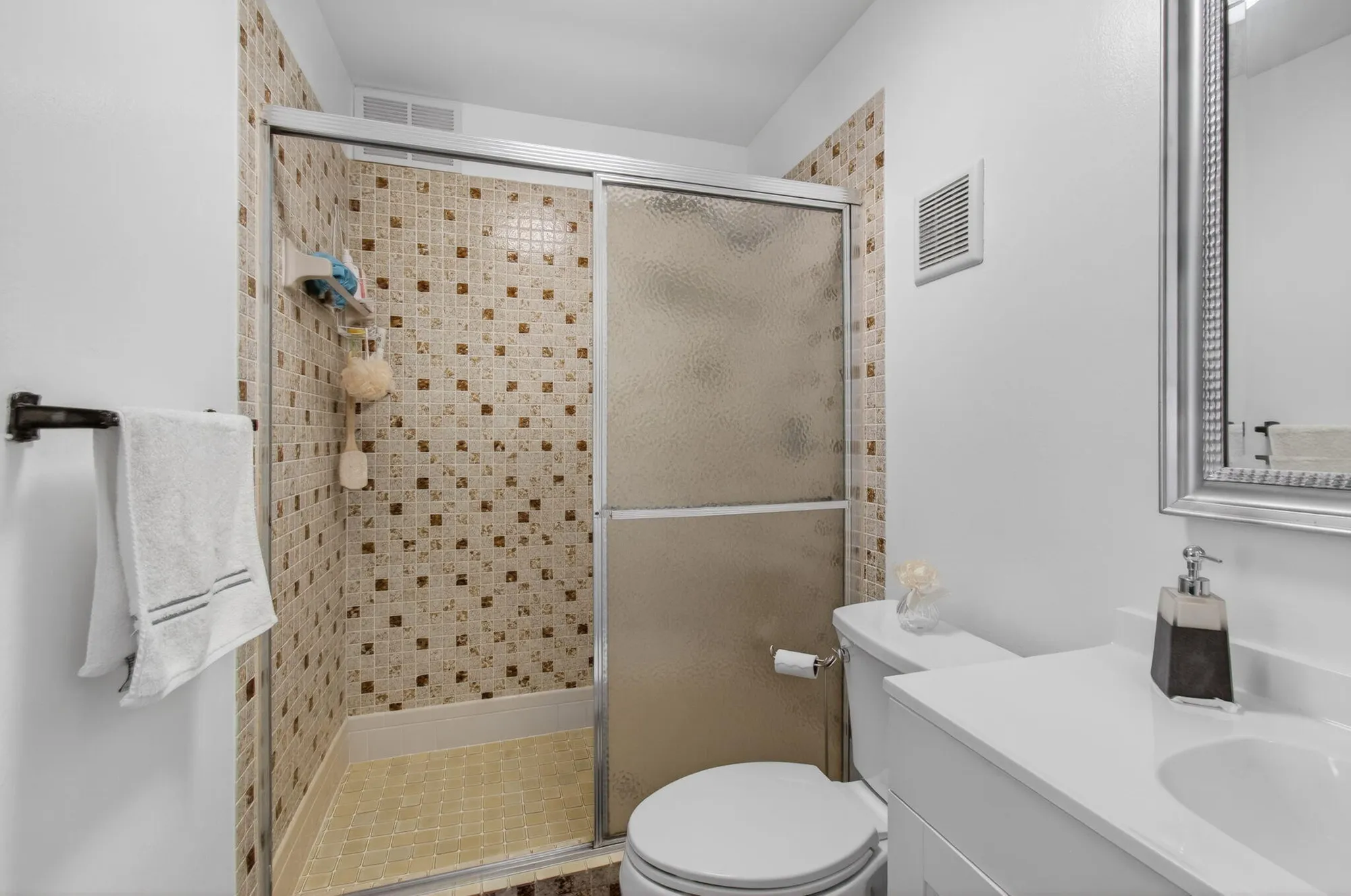 Property Slideshow image 33 of 65 | 5220 las verdes cir apt 322, Delray Beach, FL, 33484