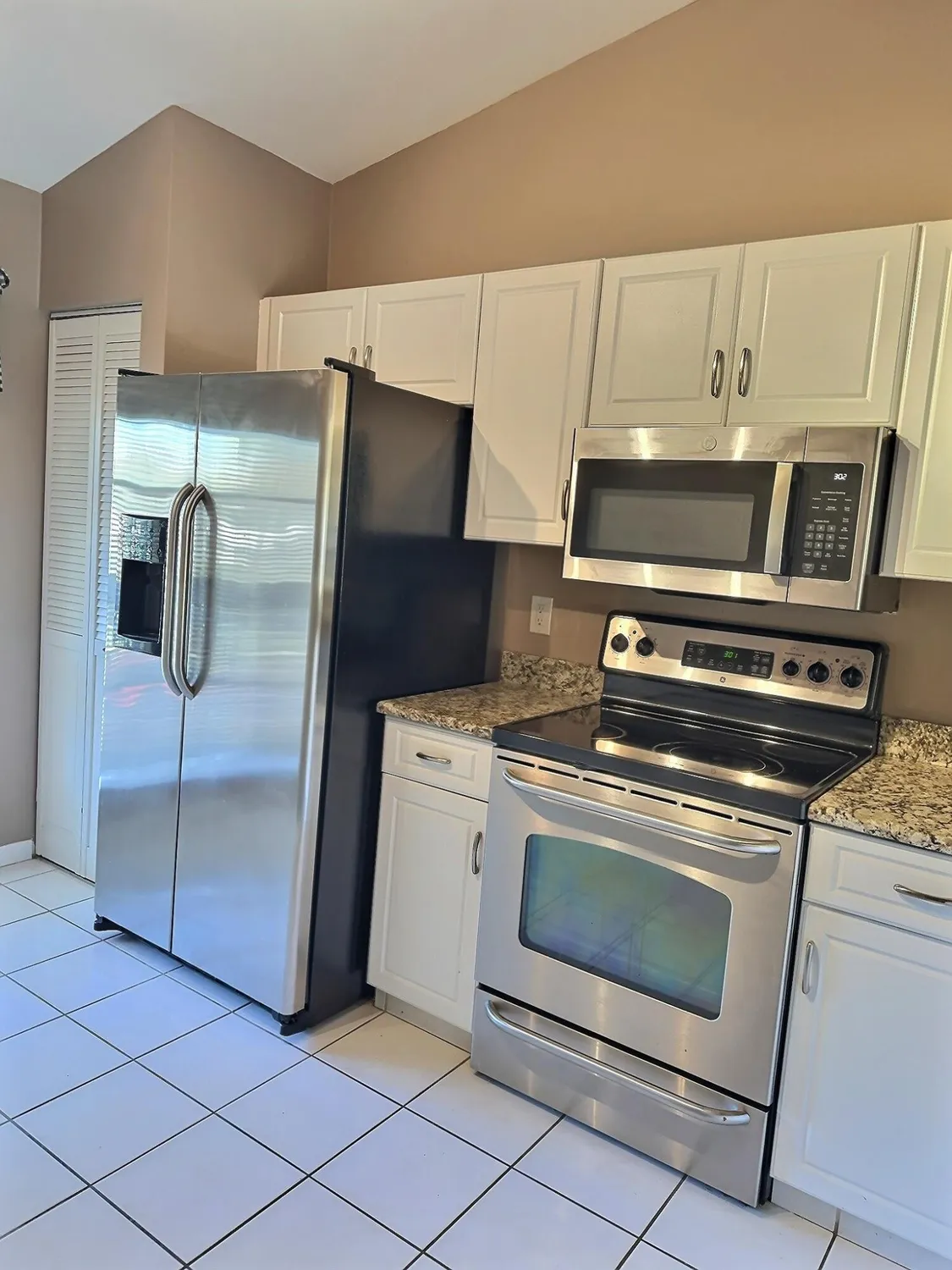 Property Slideshow image 4 of 28 | 3348 lucerne park dr # 3348, Greenacres, FL, 33467