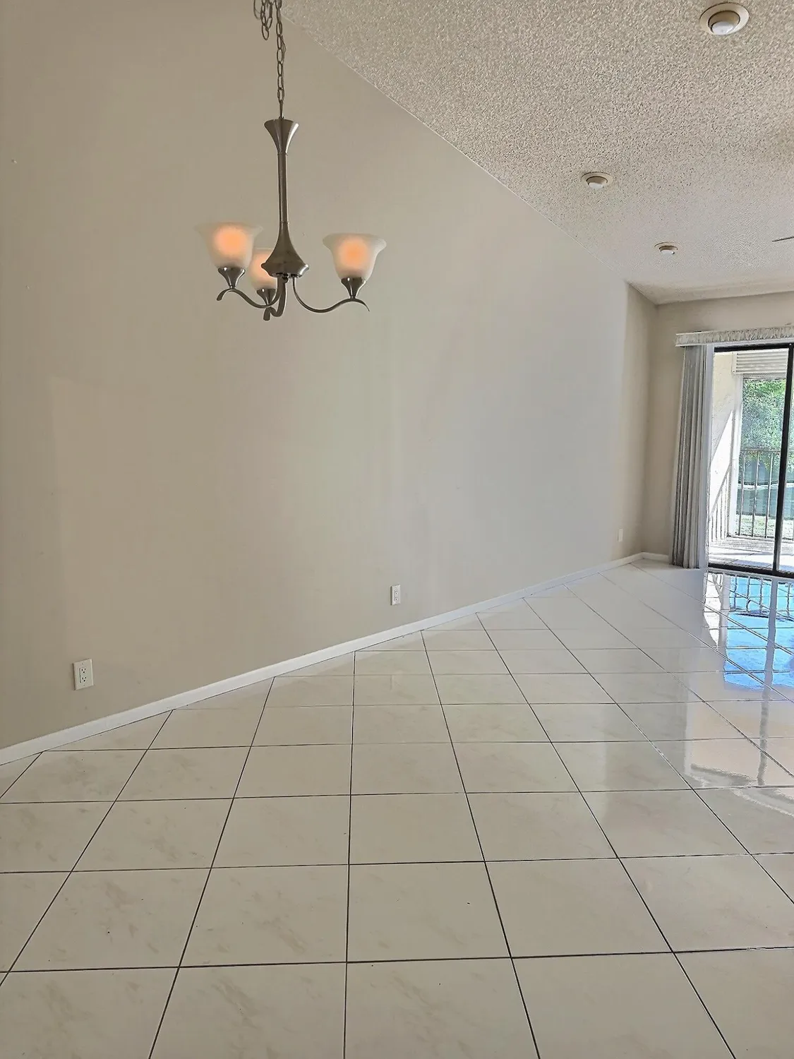 Property Slideshow image 8 of 28 | 3348 lucerne park dr # 3348, Greenacres, FL, 33467