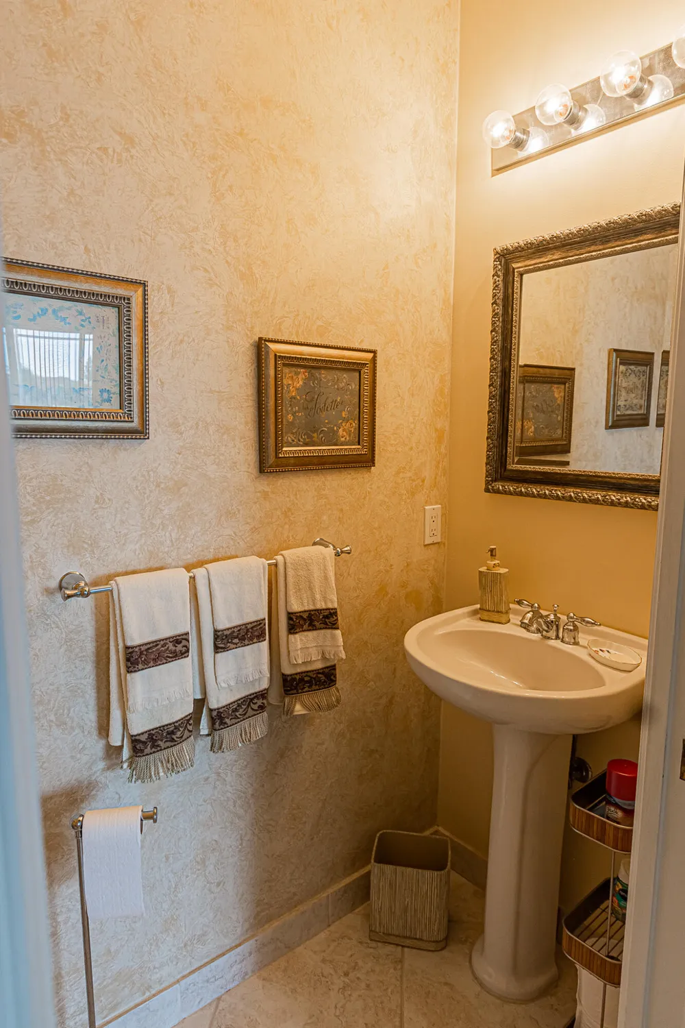 Property Slideshow image 9 of 40 | 468 nw blue lake dr, Port Saint Lucie, FL, 34986
