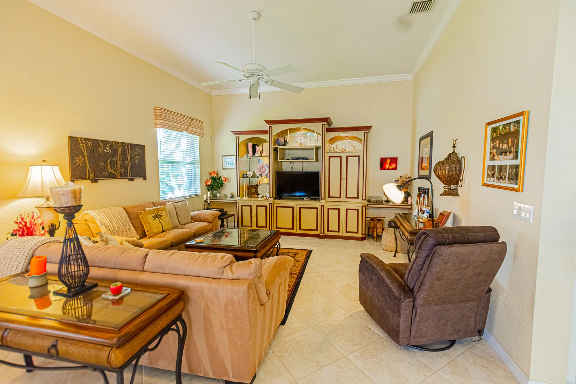 Property Slideshow image 8 of 40 | 468 nw blue lake dr, Port Saint Lucie, FL, 34986