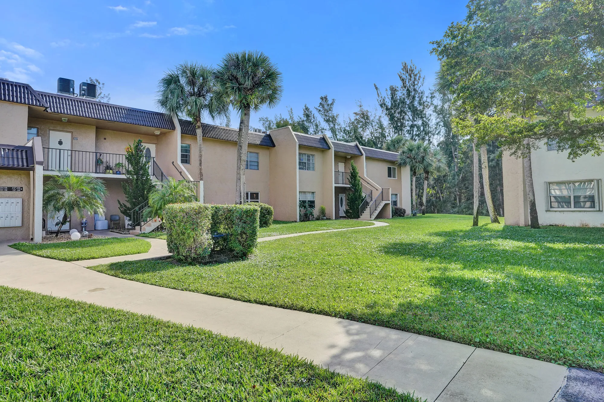 Property Slideshow image 51 of 64 | 140 lake meryl dr apt 140, West Palm Beach, FL, 33411