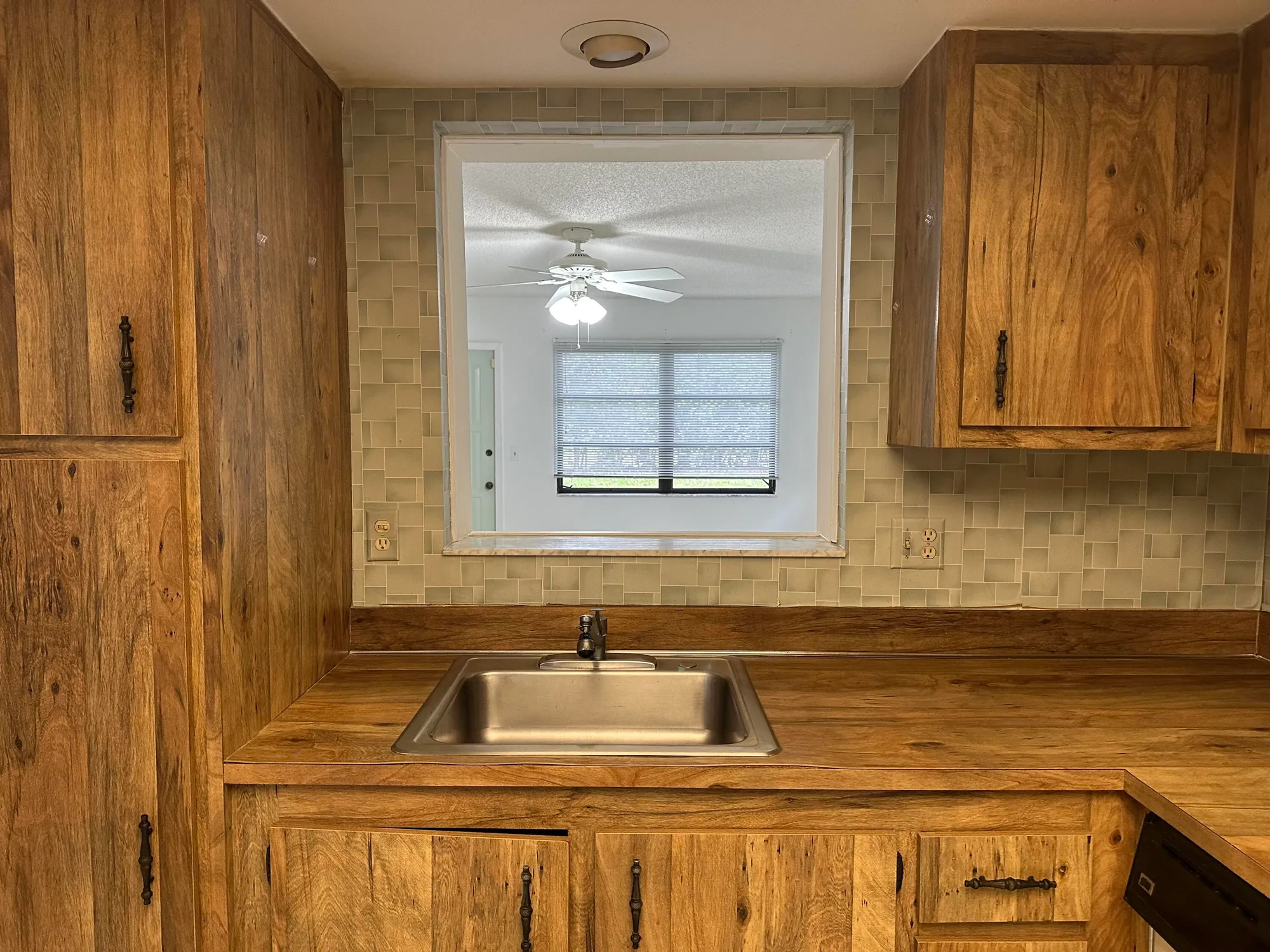 Property Slideshow image 9 of 20 | 6049 olivewood cir, Greenacres, FL, 33463