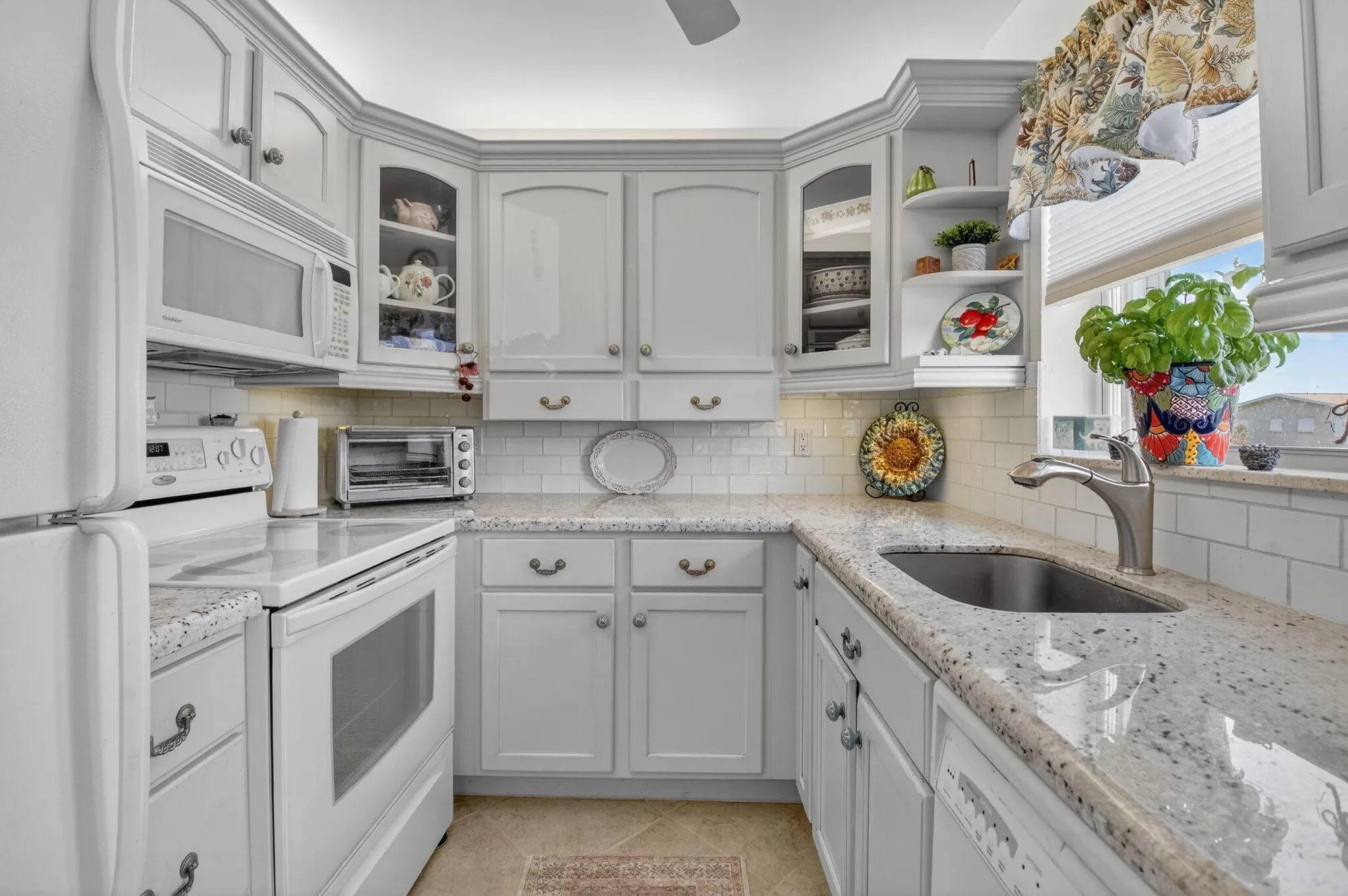 Property Slideshow image 5 of 25 | 480 horizons 212, Boynton Beach, FL, 33435