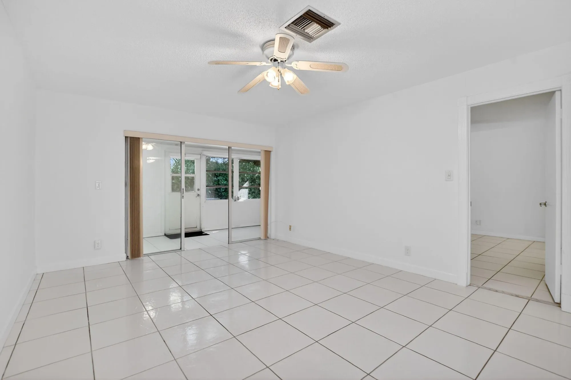 Property Slideshow image 13 of 45 | 13942 via flora b, Delray Beach, FL, 33484
