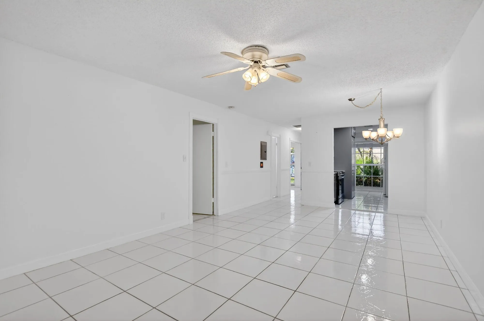 Property Slideshow image 12 of 45 | 13942 via flora b, Delray Beach, FL, 33484