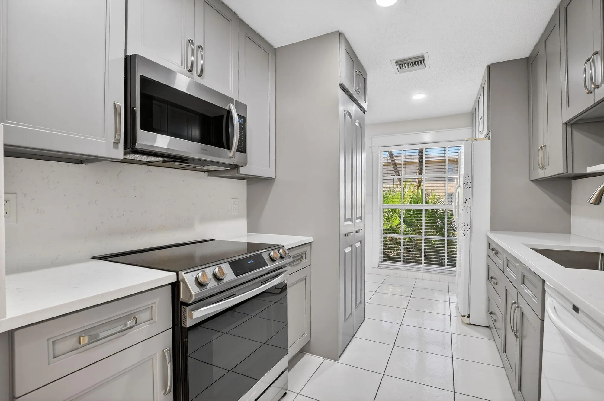 Property Slideshow image 7 of 45 | 13942 via flora b, Delray Beach, FL, 33484