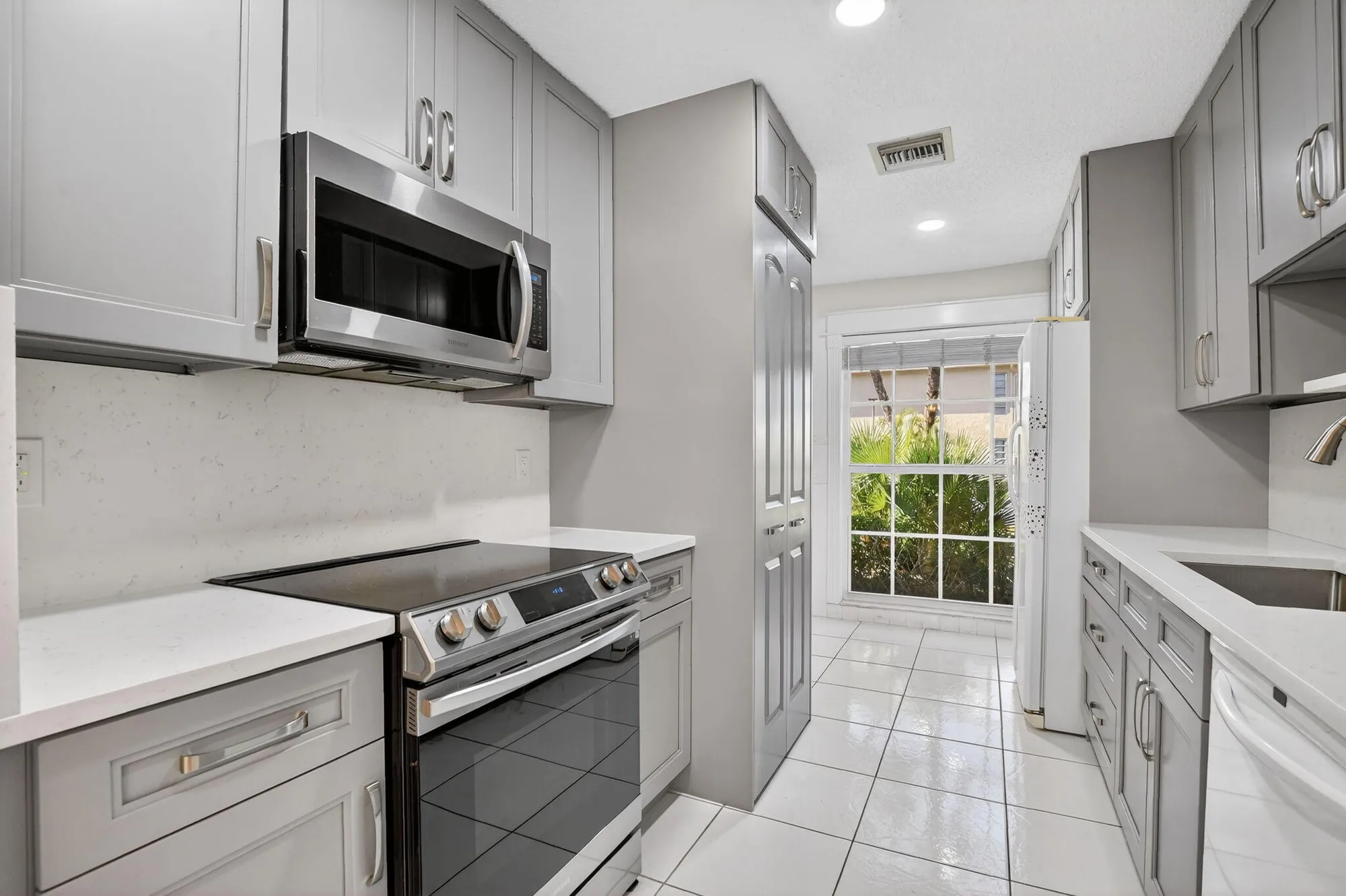 Property Slideshow image 4 of 45 | 13942 via flora b, Delray Beach, FL, 33484