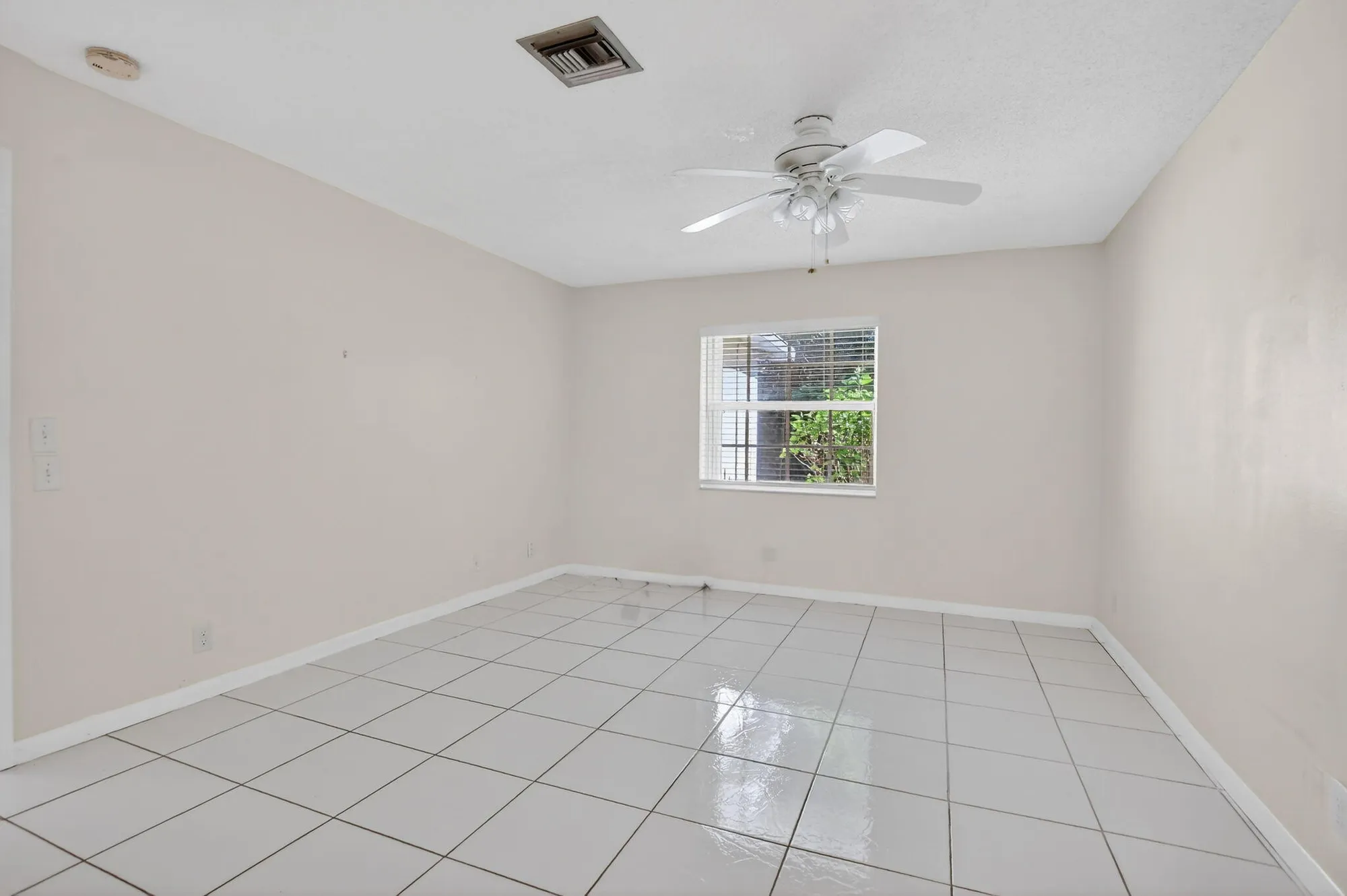 Property Slideshow image 14 of 45 | 13942 via flora b, Delray Beach, FL, 33484