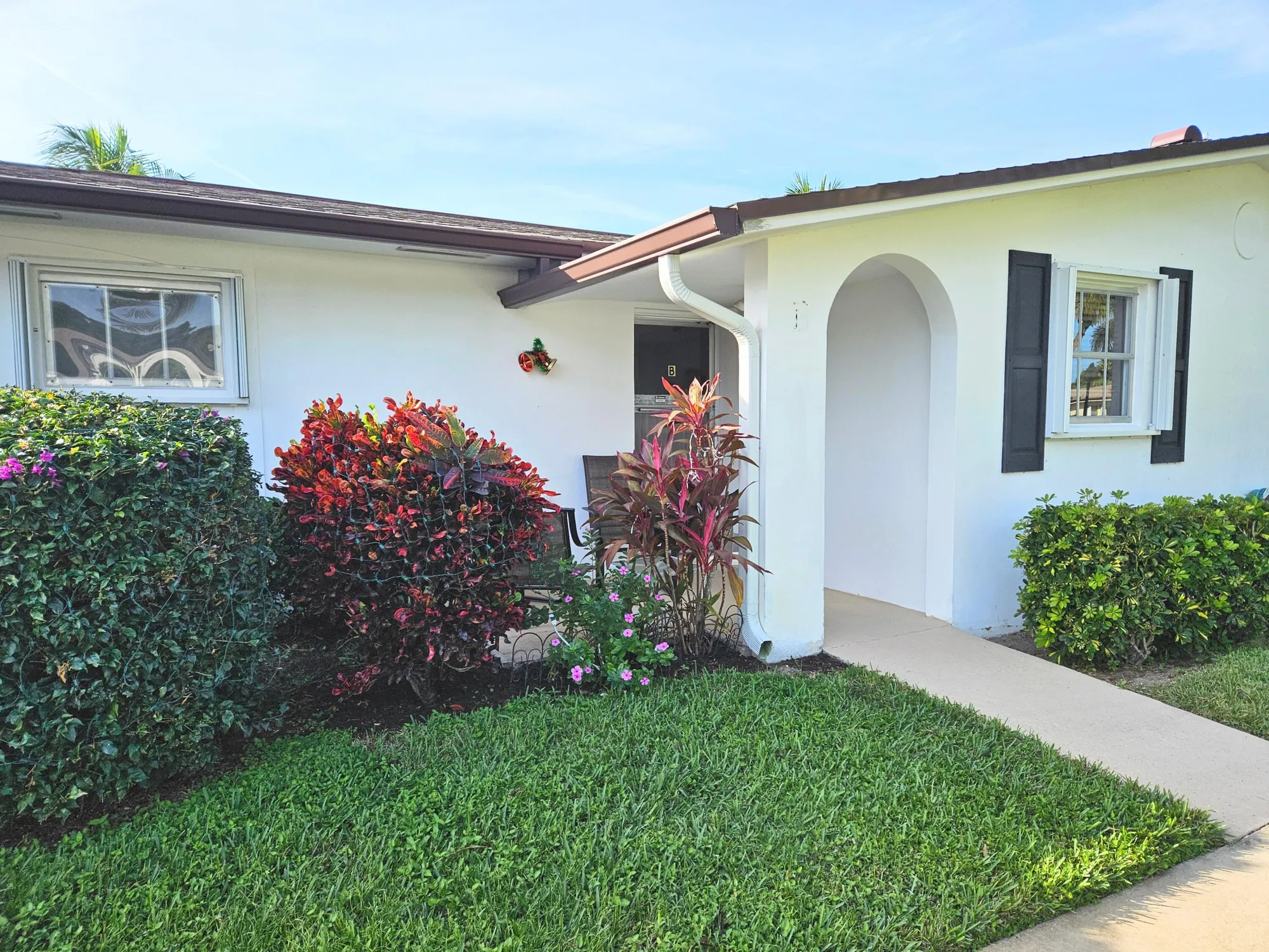Property Slideshow image 1 of 25 | 2920 crosley dr b, West Palm Beach, FL, 33415