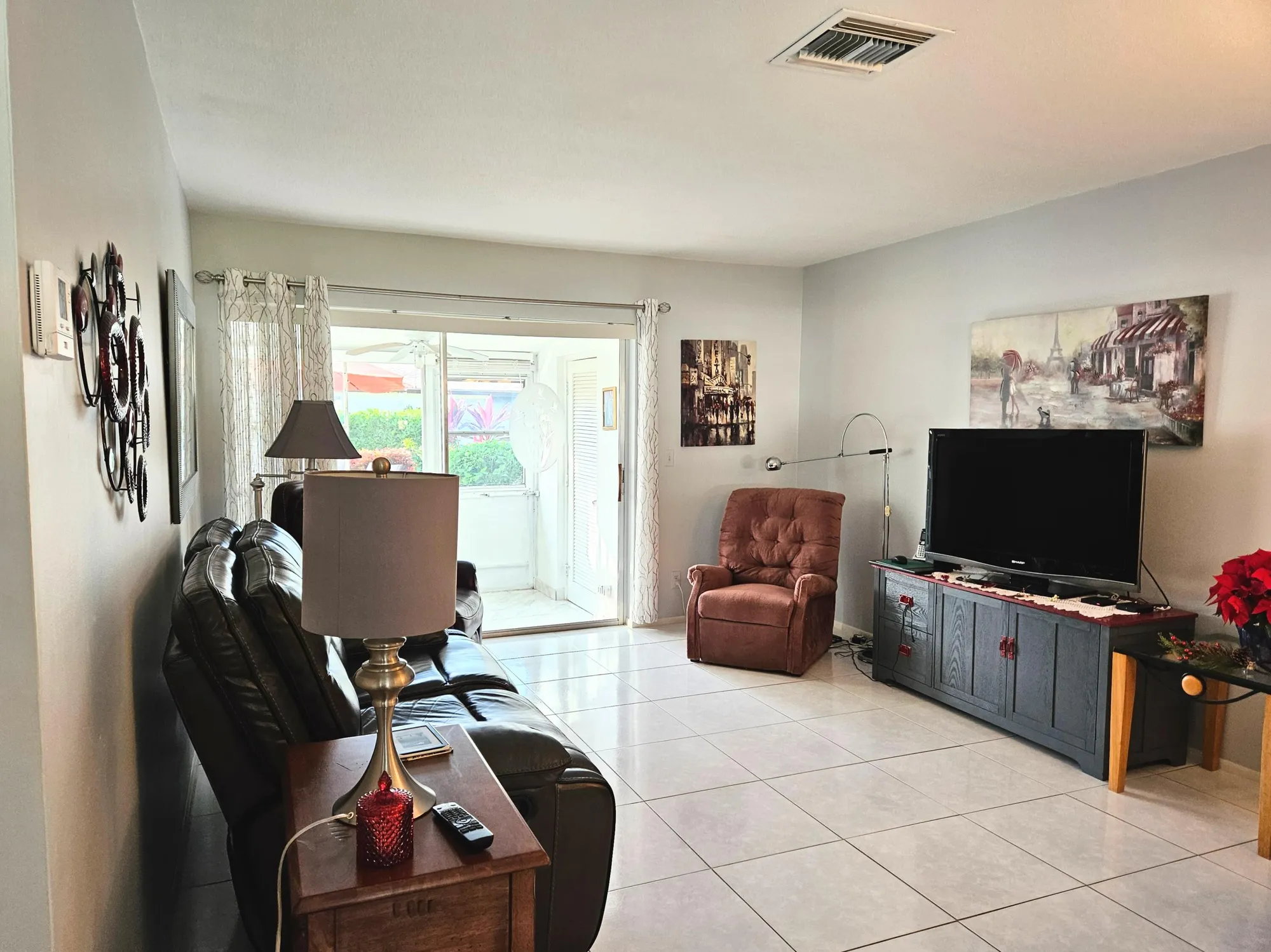 Property Slideshow image 8 of 25 | 2920 crosley dr b, West Palm Beach, FL, 33415