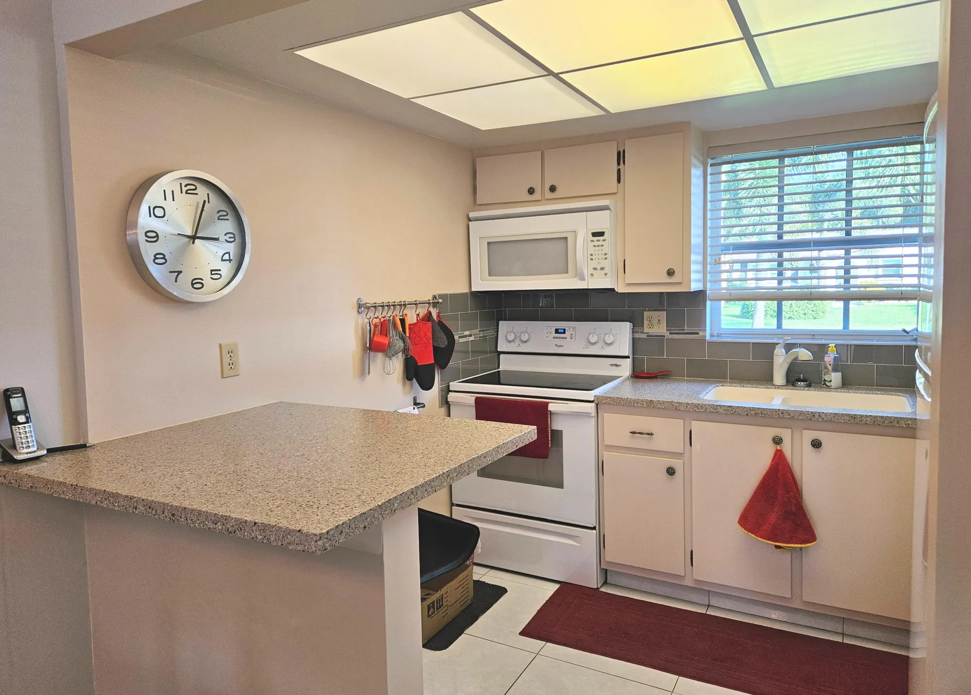 Property Slideshow image 5 of 25 | 2920 crosley dr b, West Palm Beach, FL, 33415