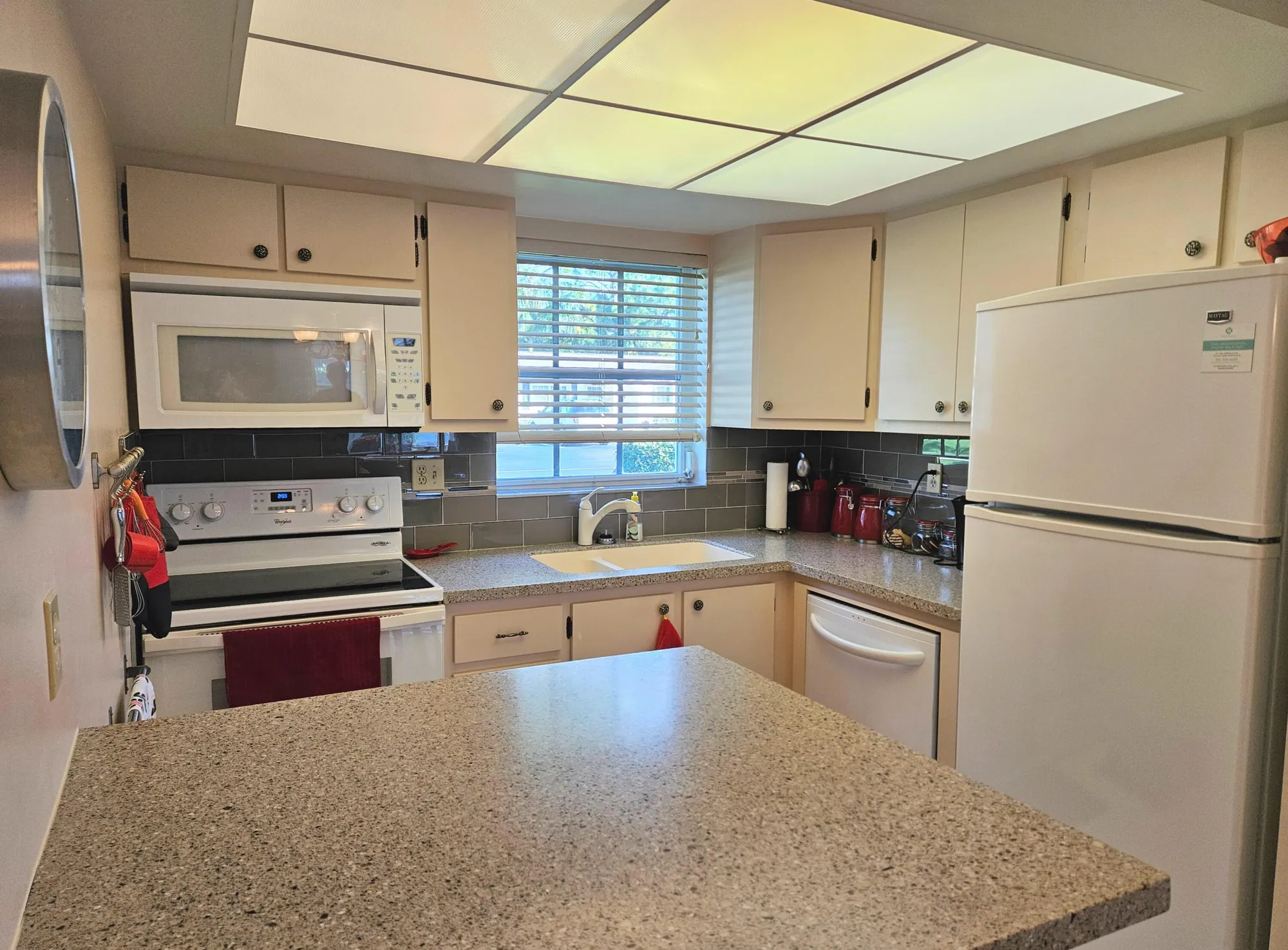Property Slideshow image 4 of 25 | 2920 crosley dr b, West Palm Beach, FL, 33415