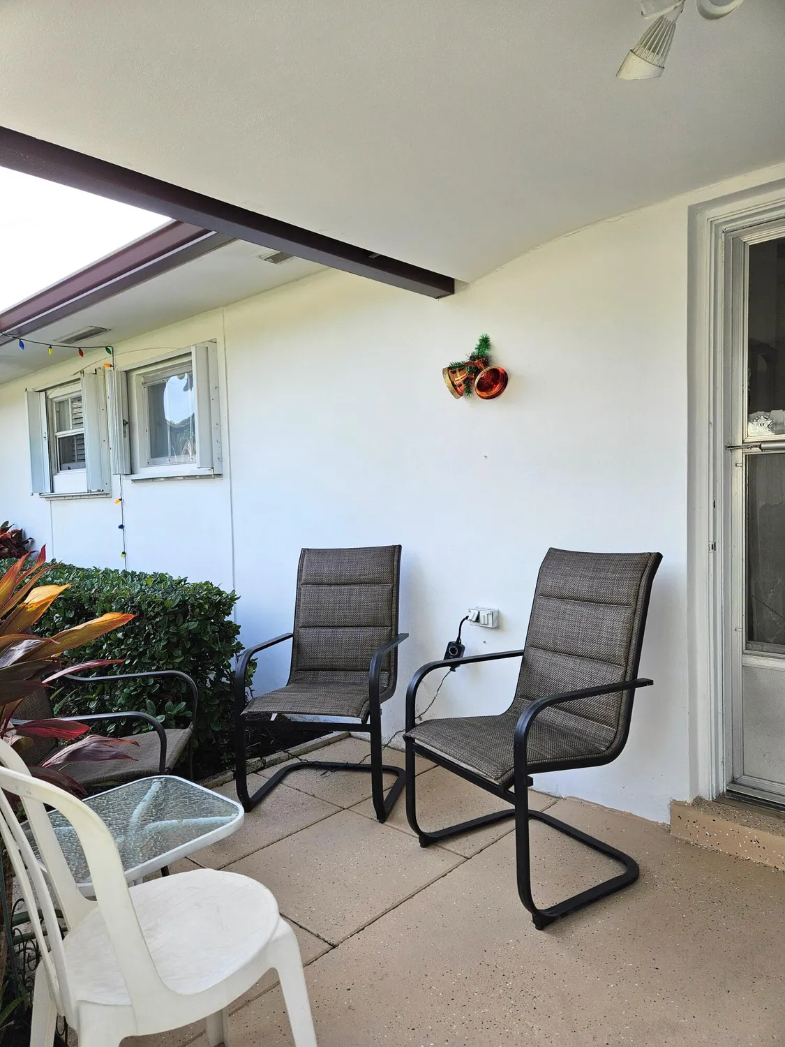 Property Slideshow image 3 of 25 | 2920 crosley dr b, West Palm Beach, FL, 33415