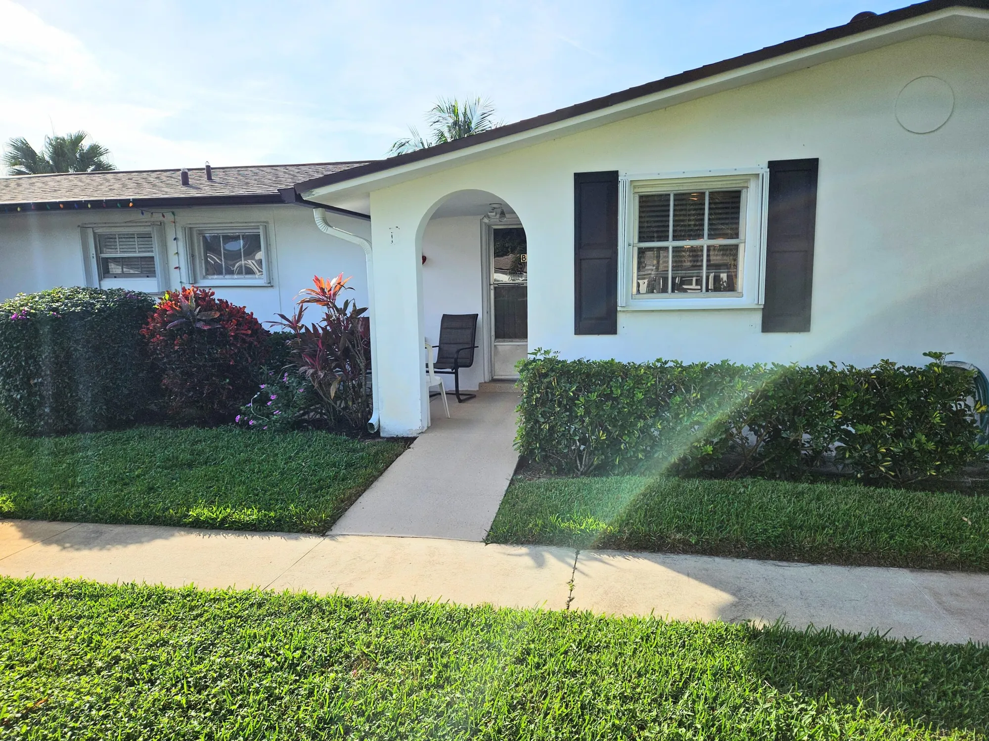 Property Slideshow image 2 of 25 | 2920 crosley dr b, West Palm Beach, FL, 33415