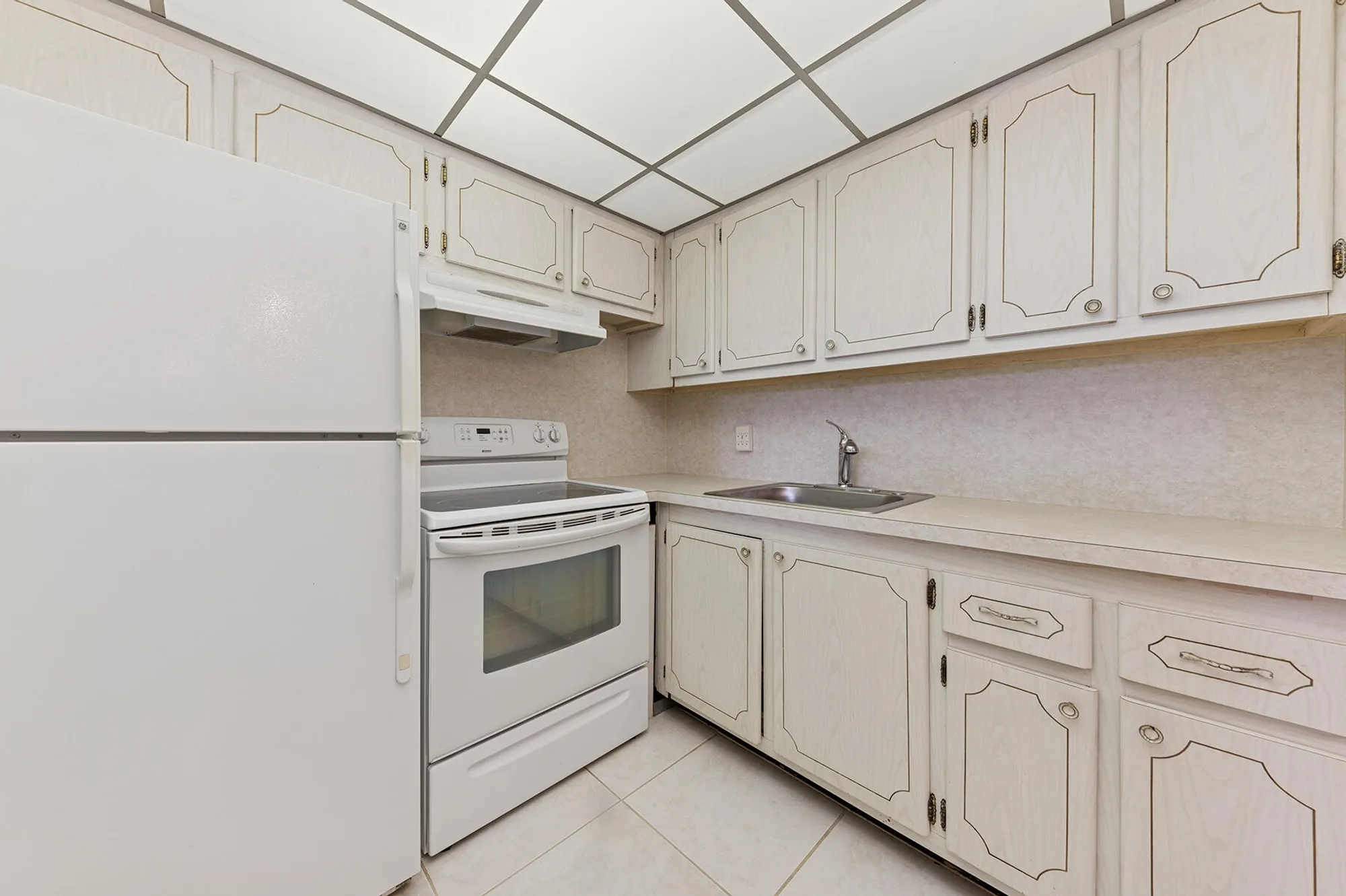 Property Slideshow image 5 of 9 | 116 windsor f, West Palm Beach, FL, 33417