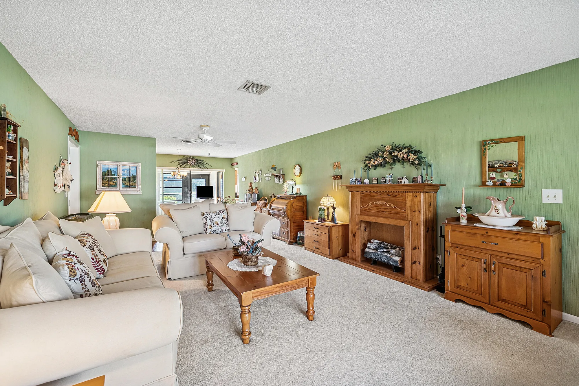 Property Slideshow image 4 of 24 | 4866 equestrian rd a, Boynton Beach, FL, 33436