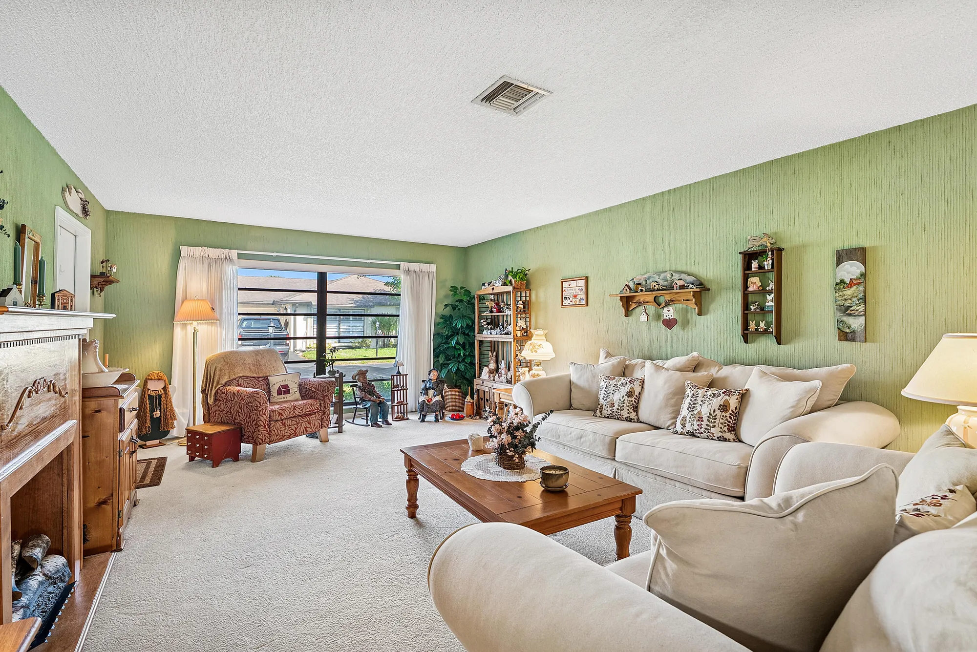 Property Slideshow image 5 of 24 | 4866 equestrian rd a, Boynton Beach, FL, 33436