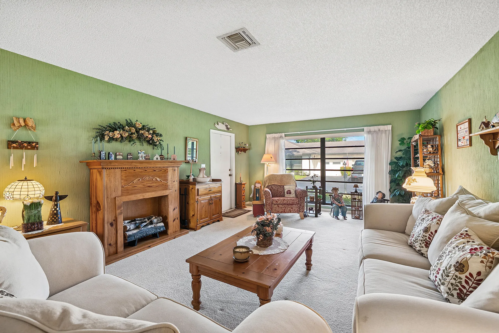 Property Slideshow image 6 of 24 | 4866 equestrian rd a, Boynton Beach, FL, 33436