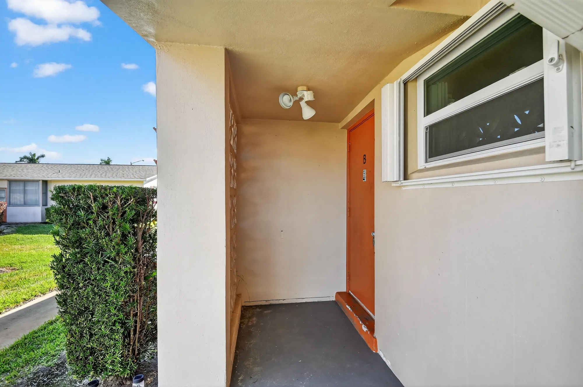 Property Slideshow image 4 of 54 | 2667 dudley dr b, West Palm Beach, FL, 33415