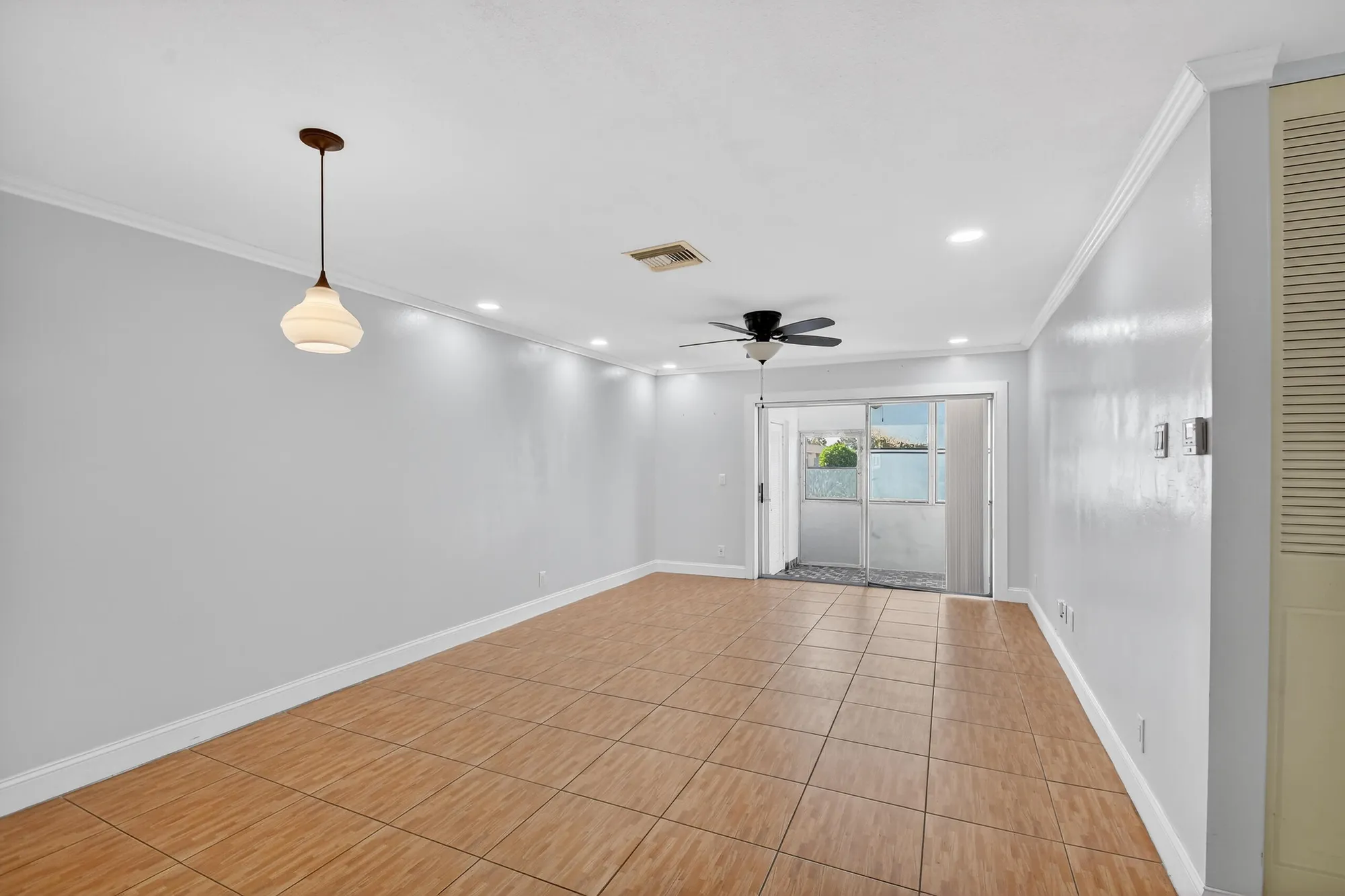 Property Slideshow image 5 of 54 | 2667 dudley dr b, West Palm Beach, FL, 33415