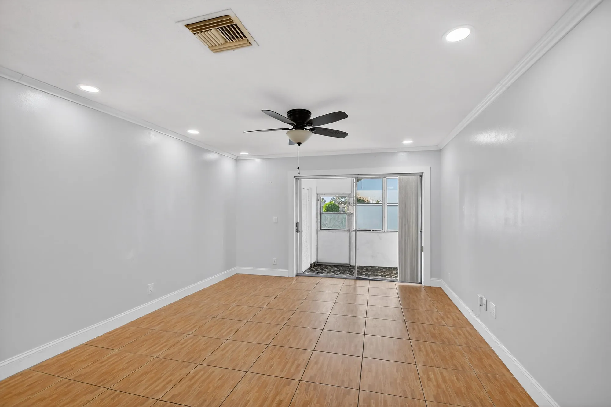 Property Slideshow image 9 of 54 | 2667 dudley dr b, West Palm Beach, FL, 33415