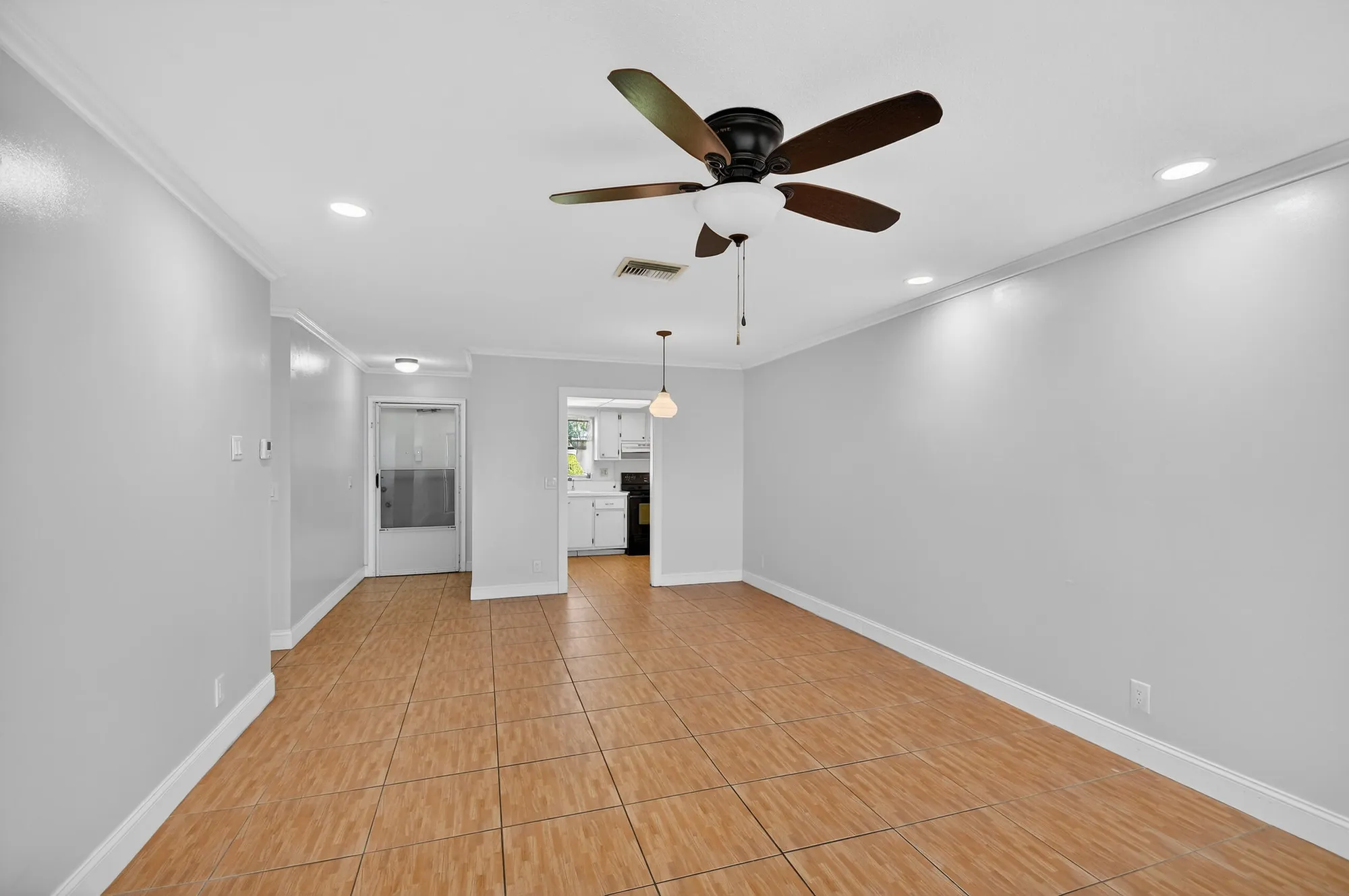 Property Slideshow image 10 of 54 | 2667 dudley dr b, West Palm Beach, FL, 33415