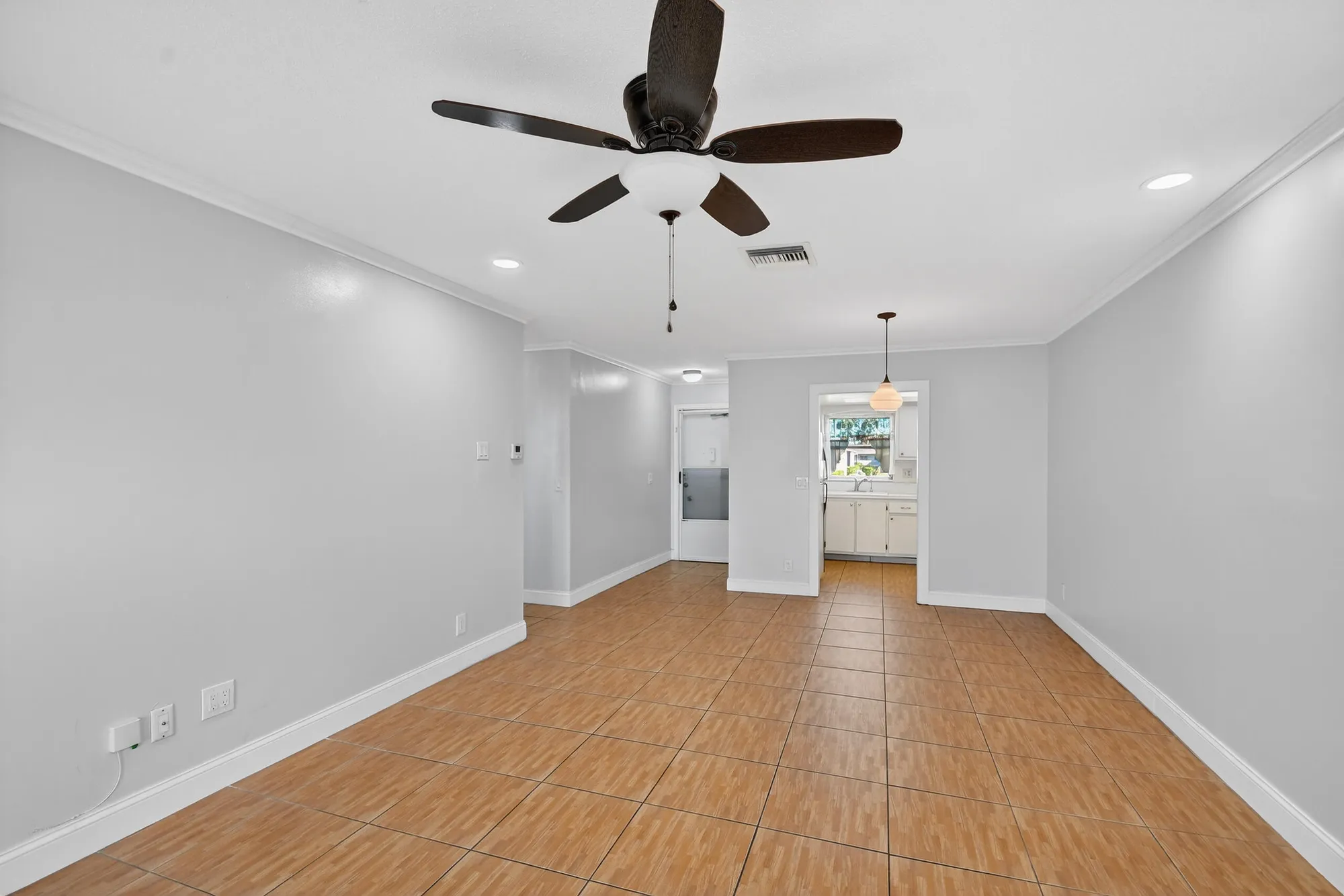 Property Slideshow image 11 of 54 | 2667 dudley dr b, West Palm Beach, FL, 33415
